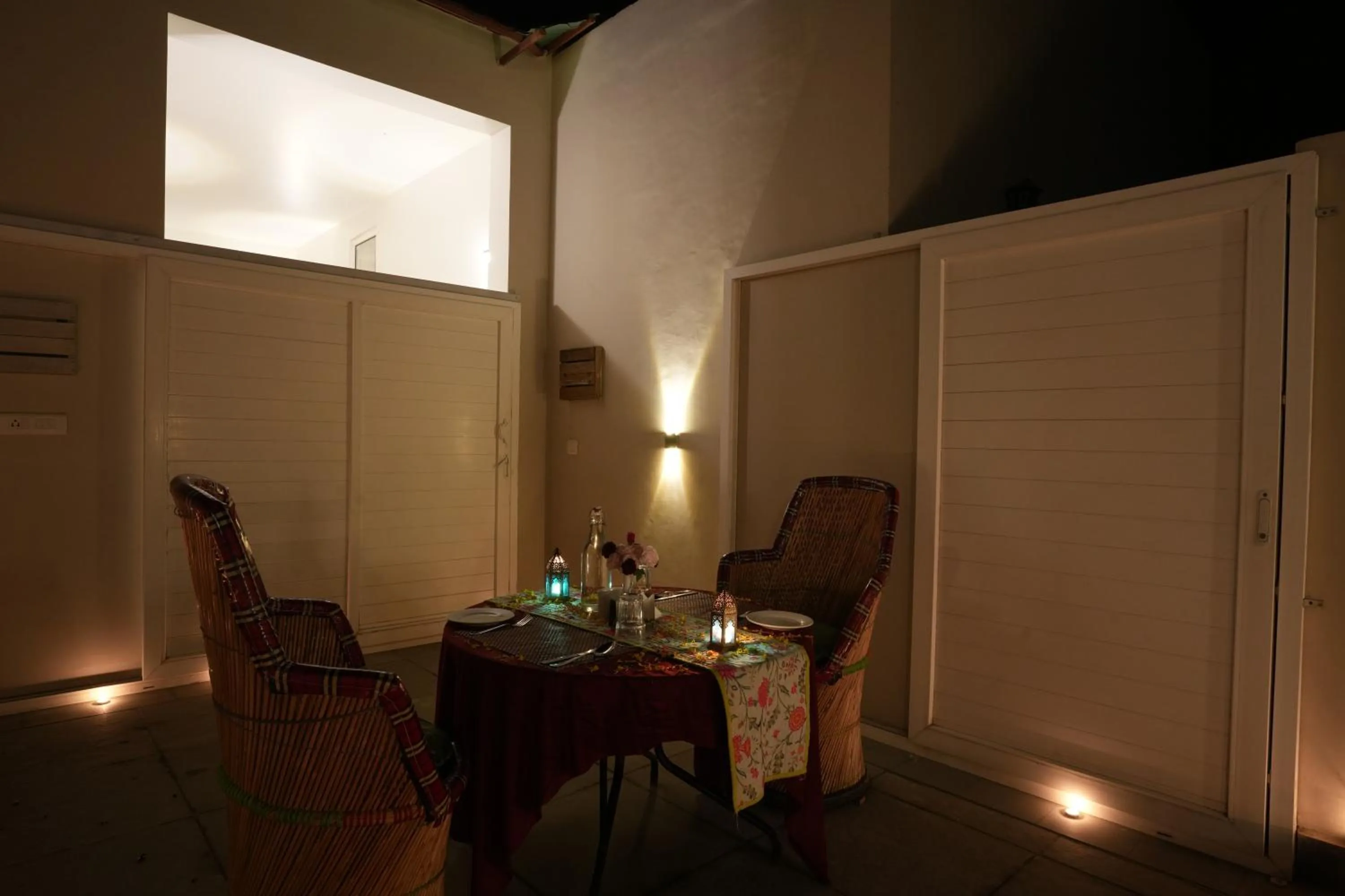 Dining area in Astroport Sariska Treetop by Eight Continents