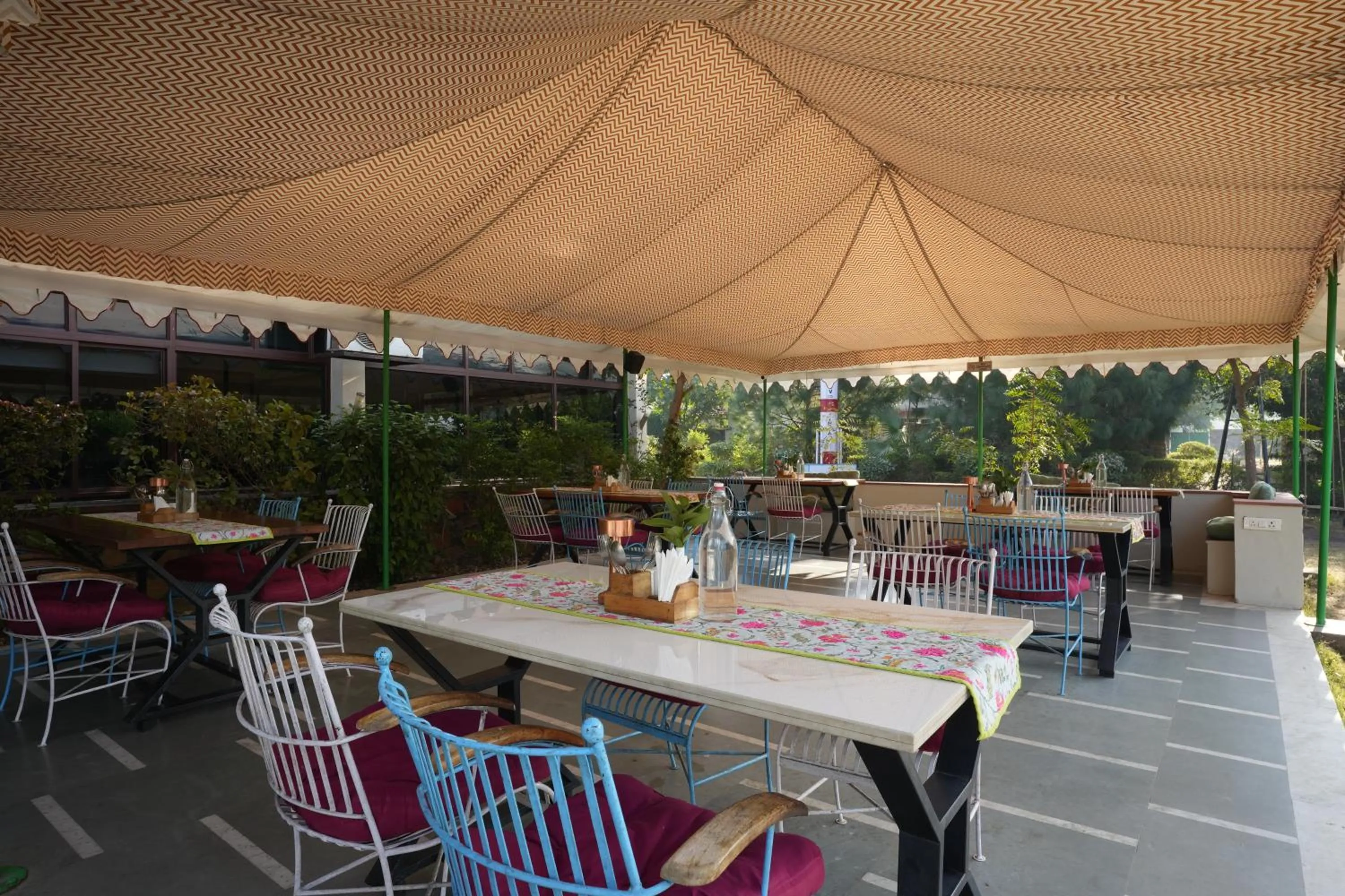 Restaurant/places to eat in Astroport Sariska Treetop by Eight Continents