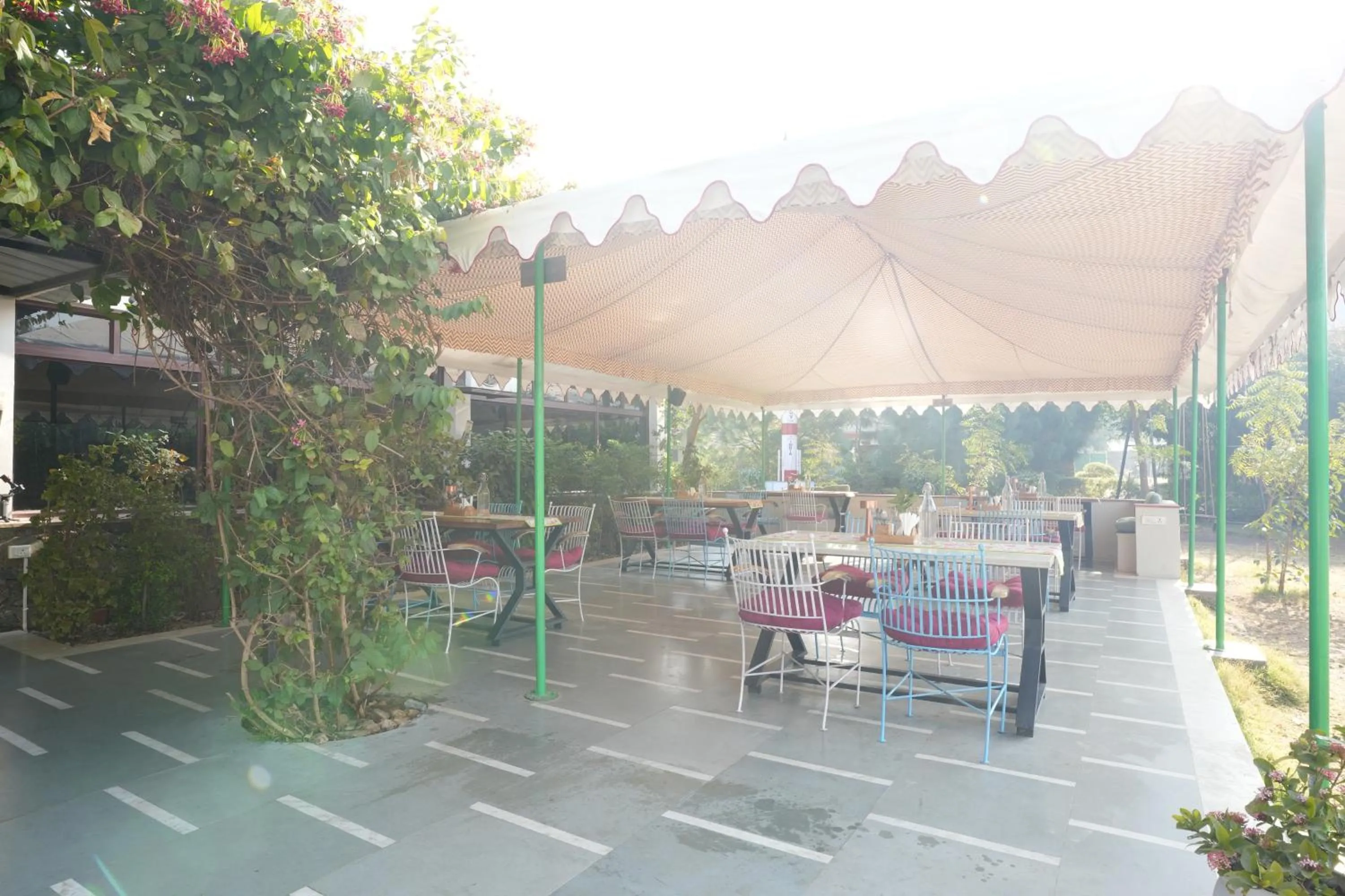 Restaurant/places to eat in Astroport Sariska Treetop by Eight Continents