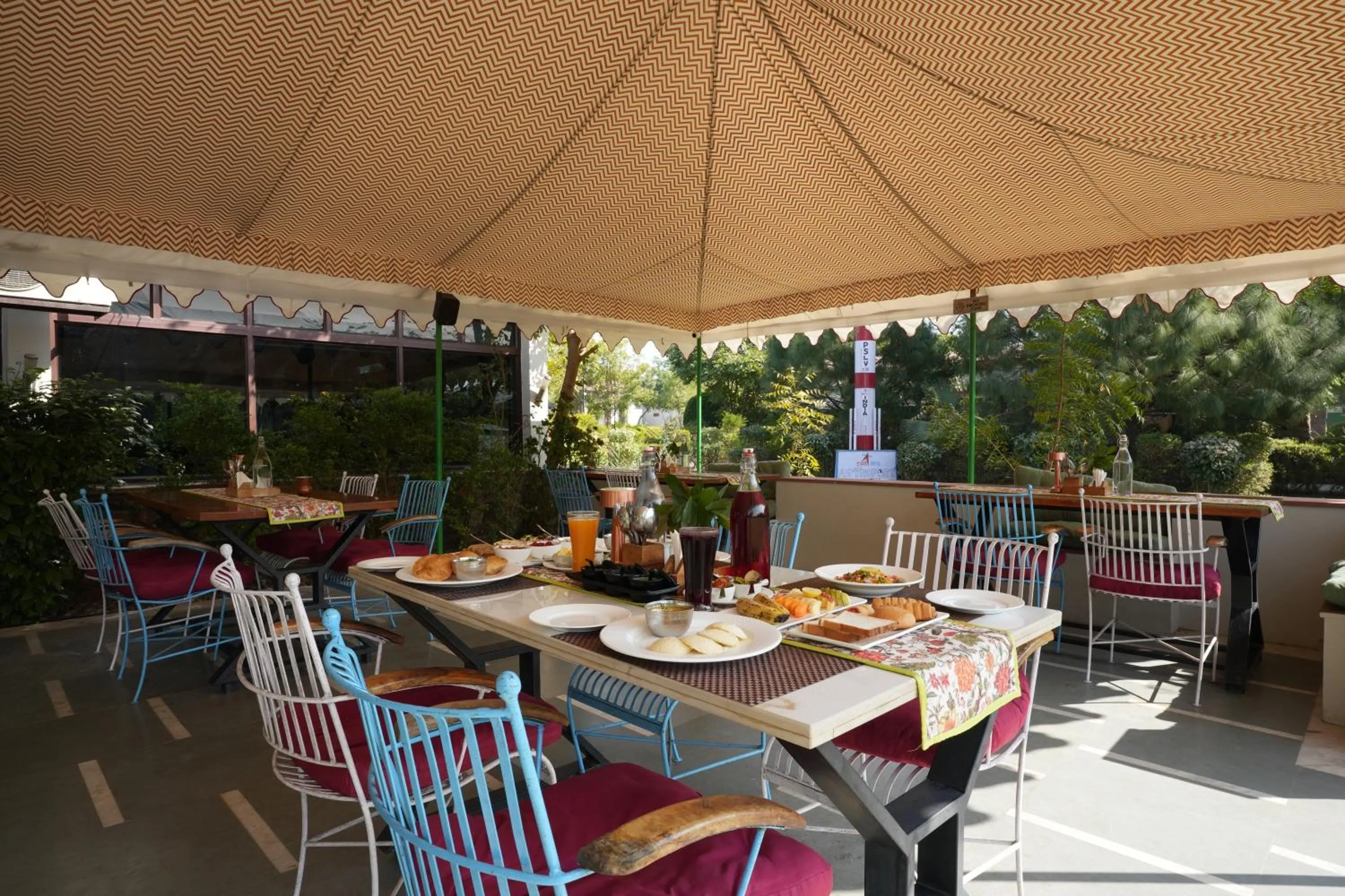 Restaurant/places to eat in Astroport Sariska Treetop by Eight Continents