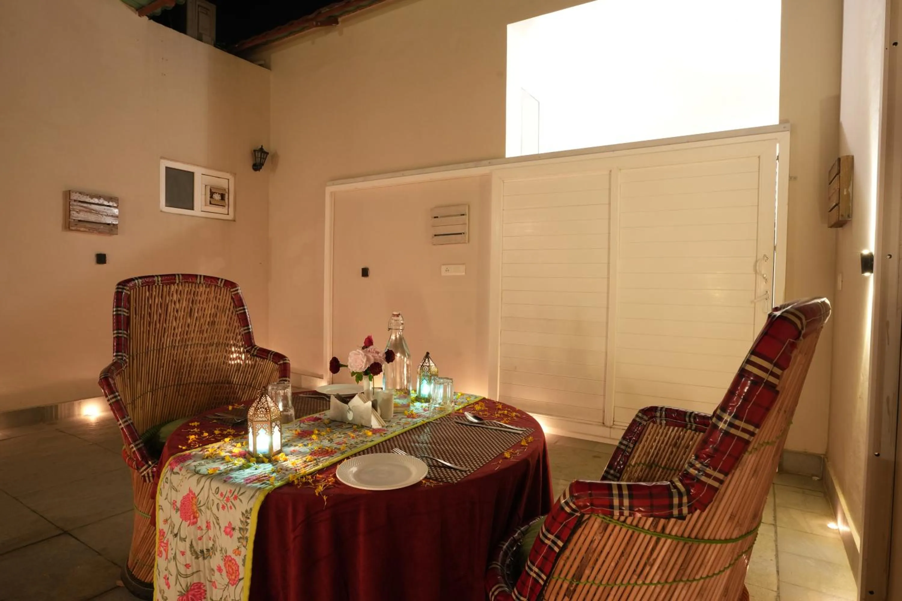 Dining area in Astroport Sariska Treetop by Eight Continents