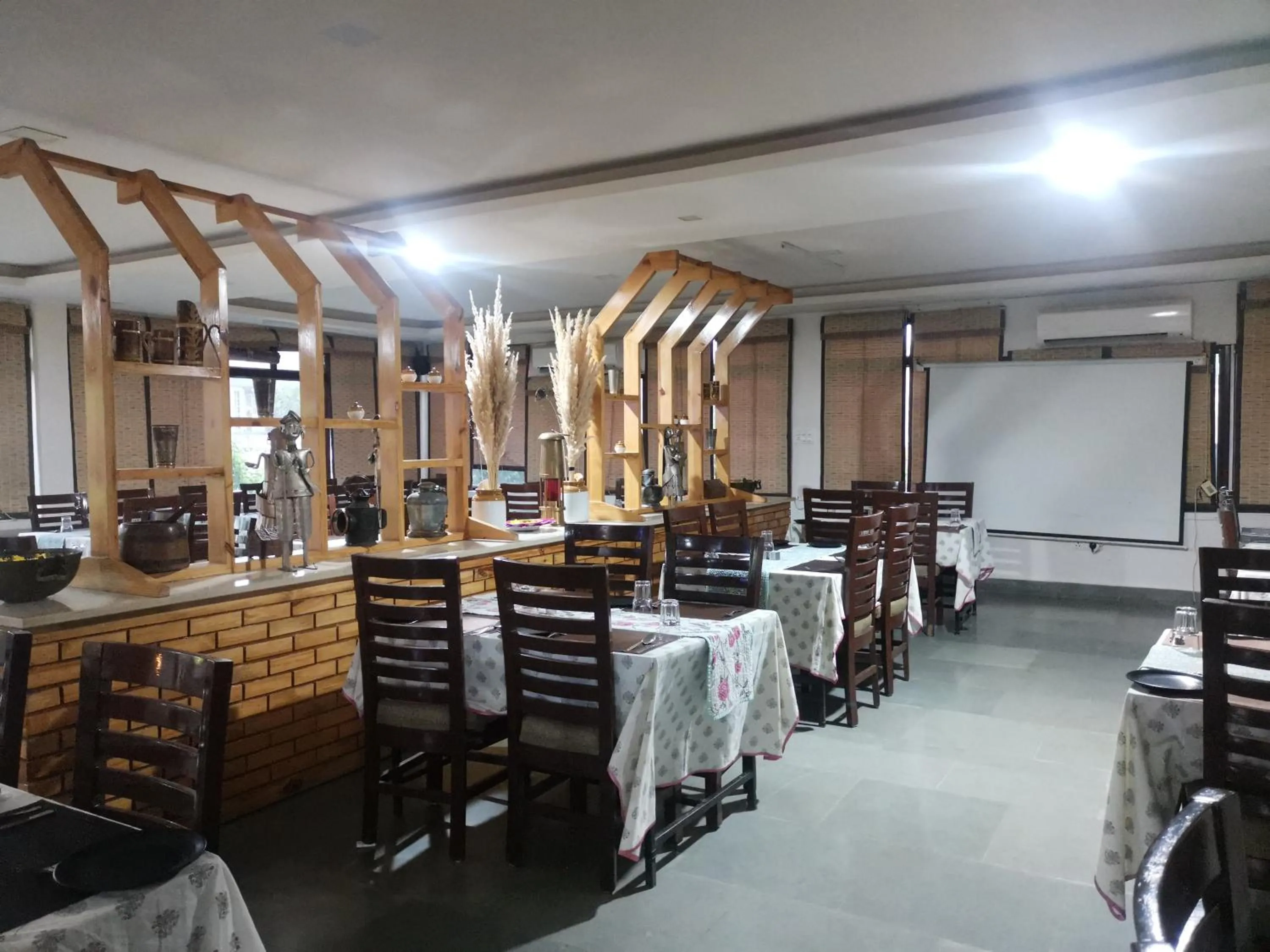 Restaurant/places to eat in Astroport Sariska Treetop by Eight Continents