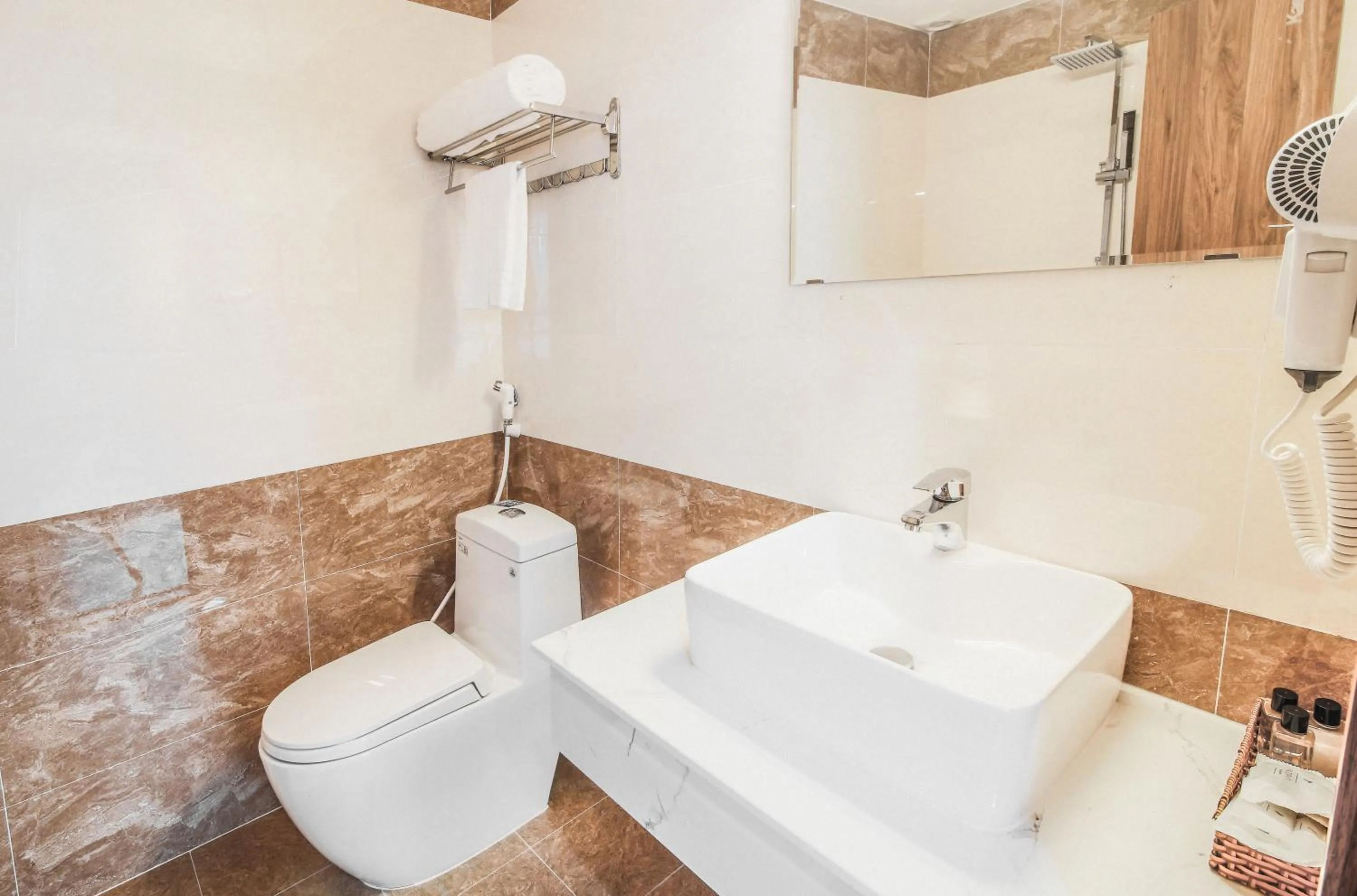 Shower in Grand Lee Hotel