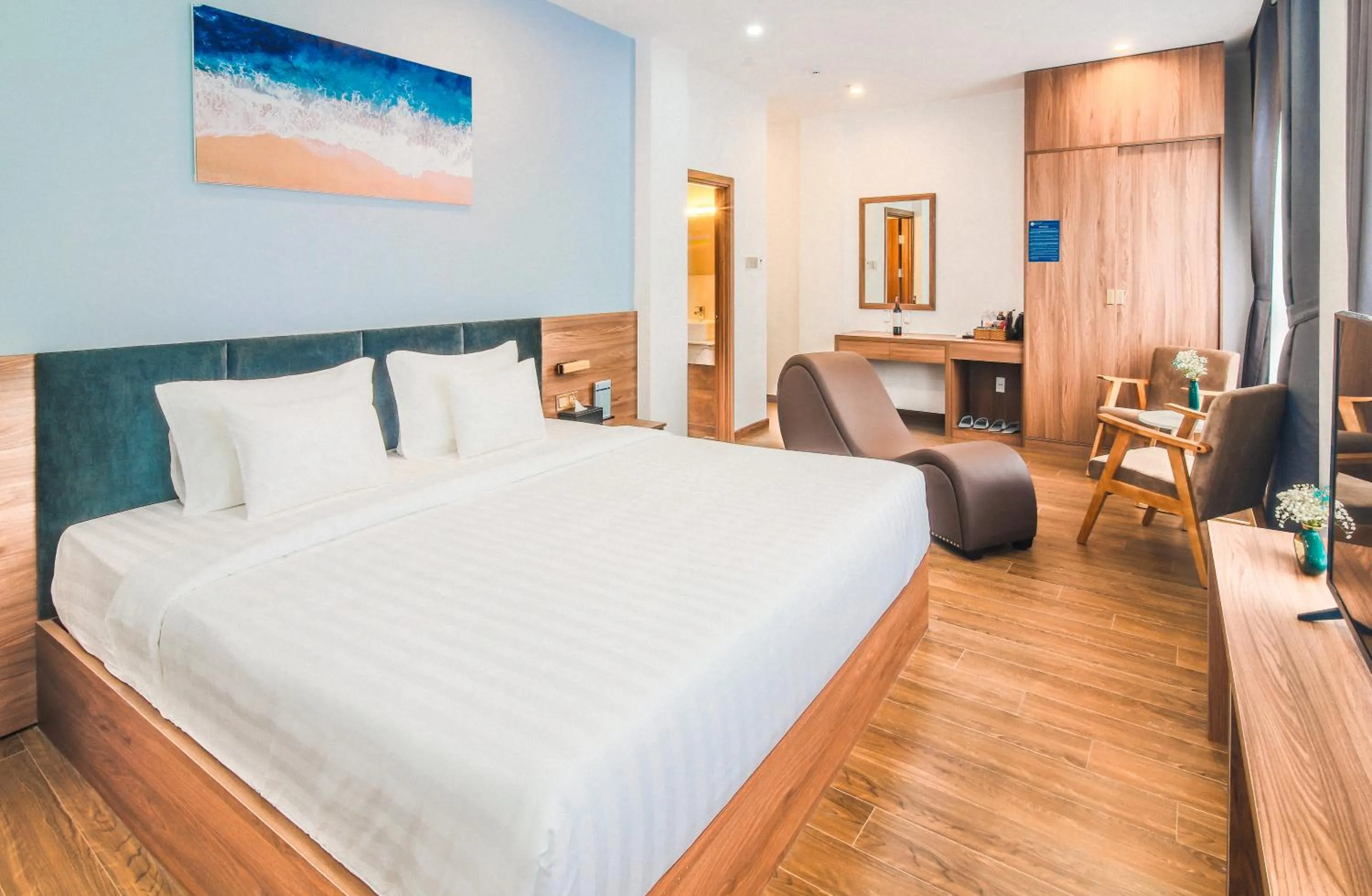 Bedroom, Bed in Grand Lee Hotel