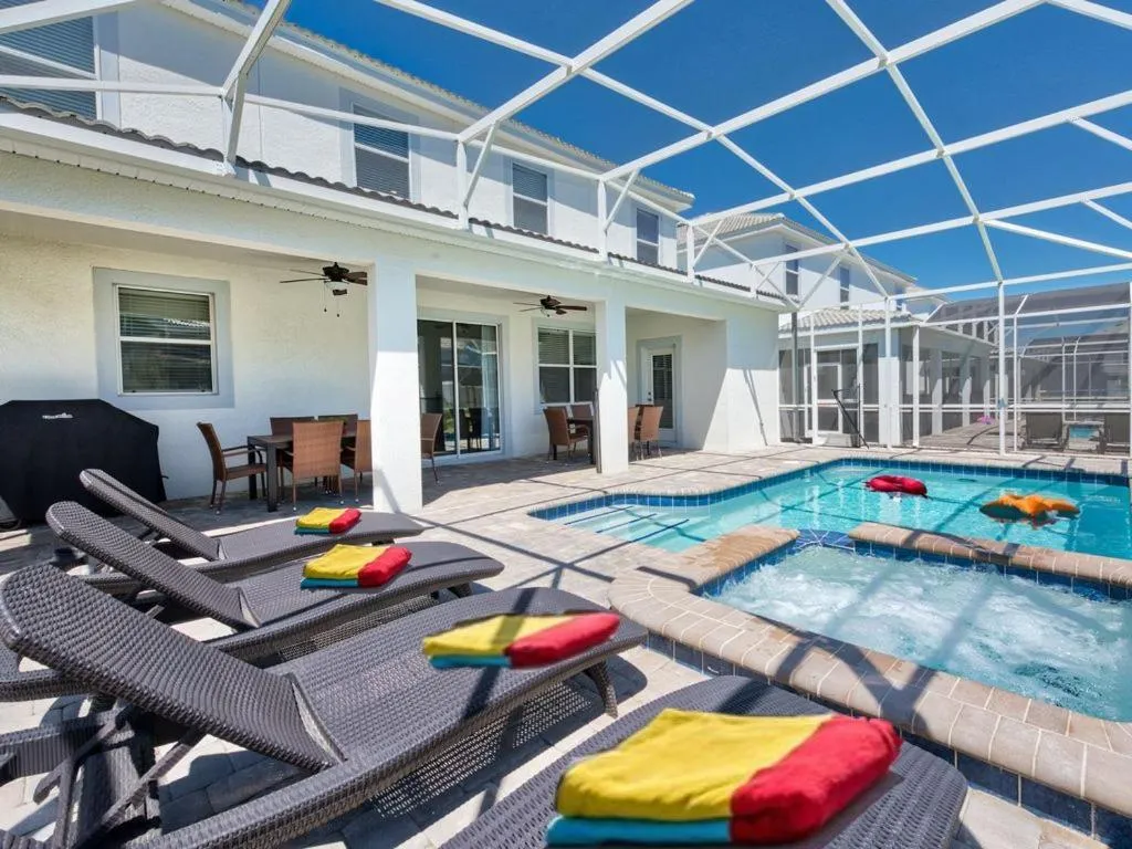 Hot Tub in Sun Gathering House