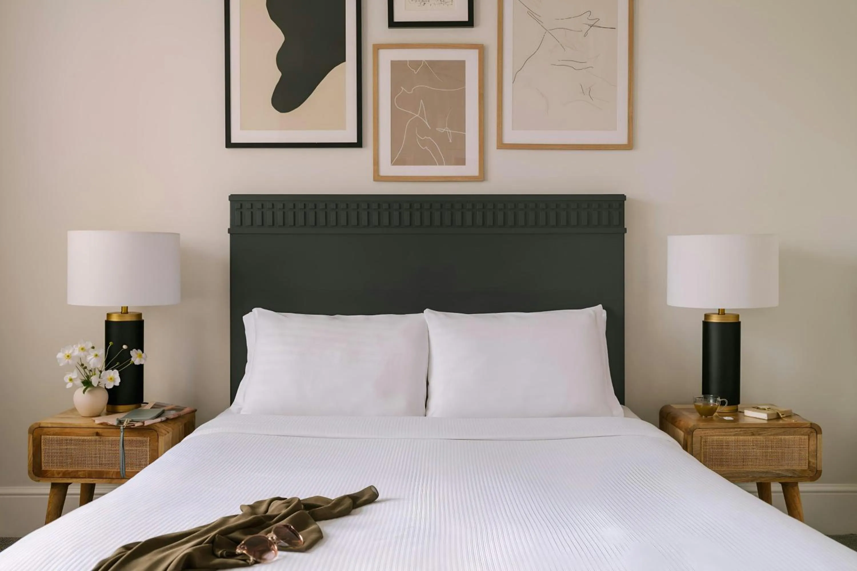 Bedroom, Bed in Kensington Gardens Hotel, Sonder by Marriott Bonvoy