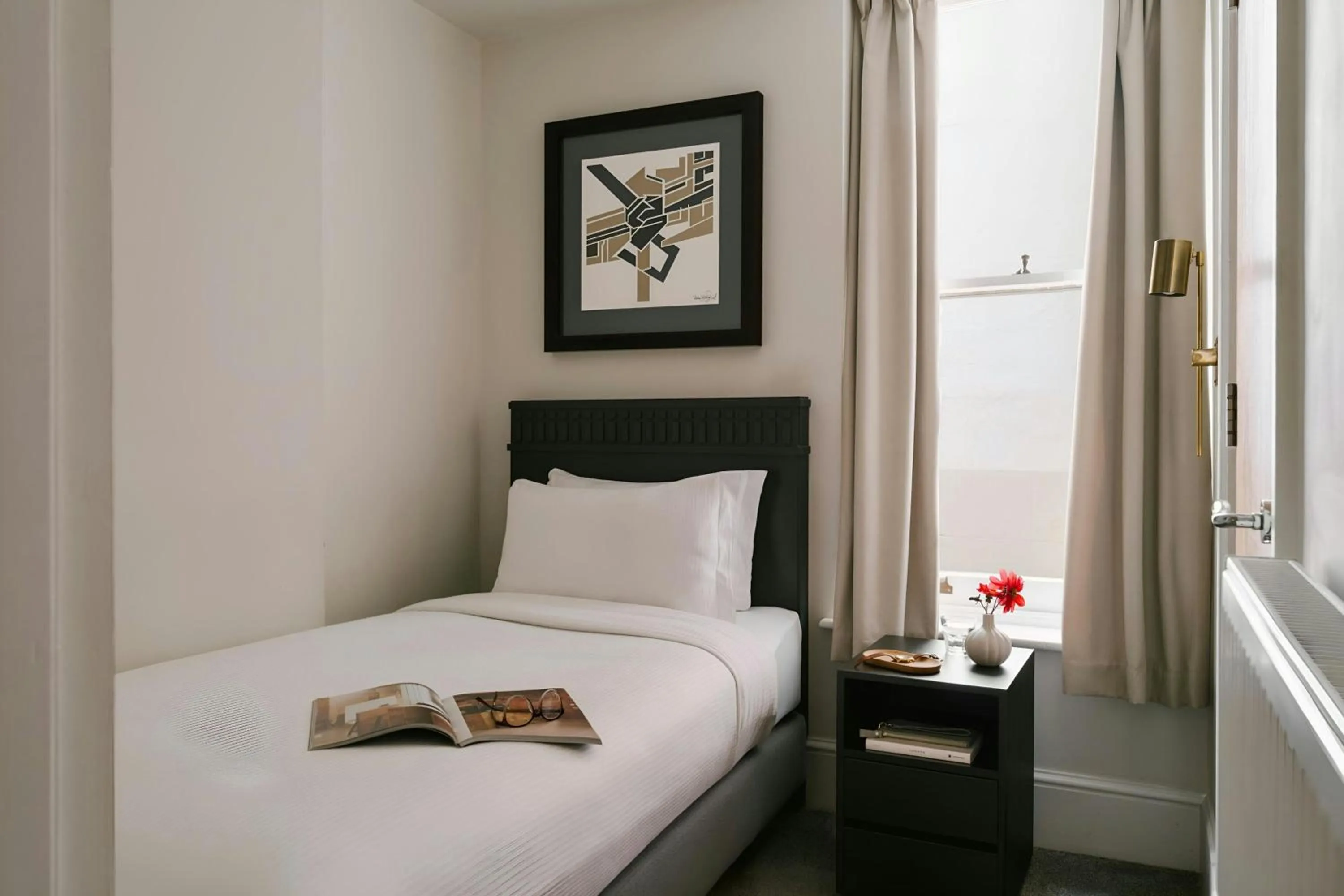 Bedroom, Bed in Kensington Gardens Hotel, Sonder by Marriott Bonvoy