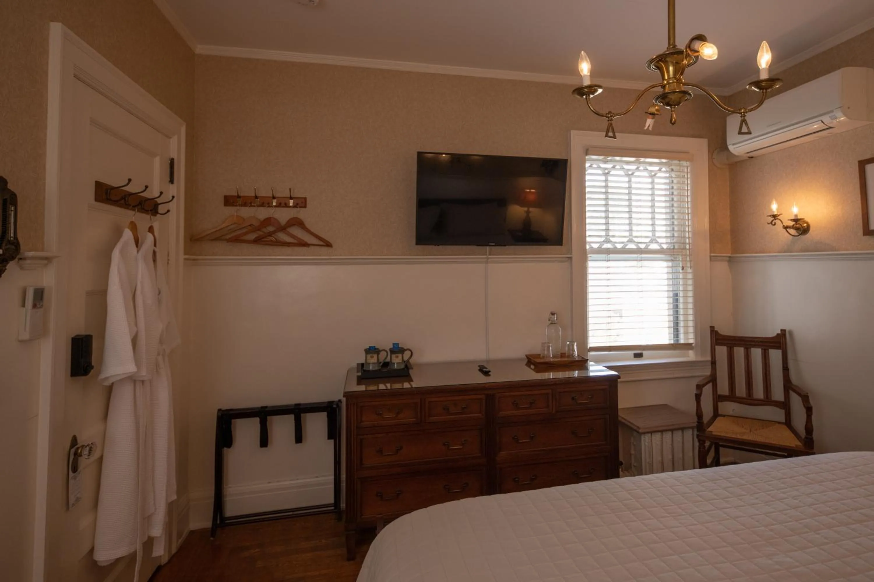 TV and multimedia, Bed in Cartier Mansion