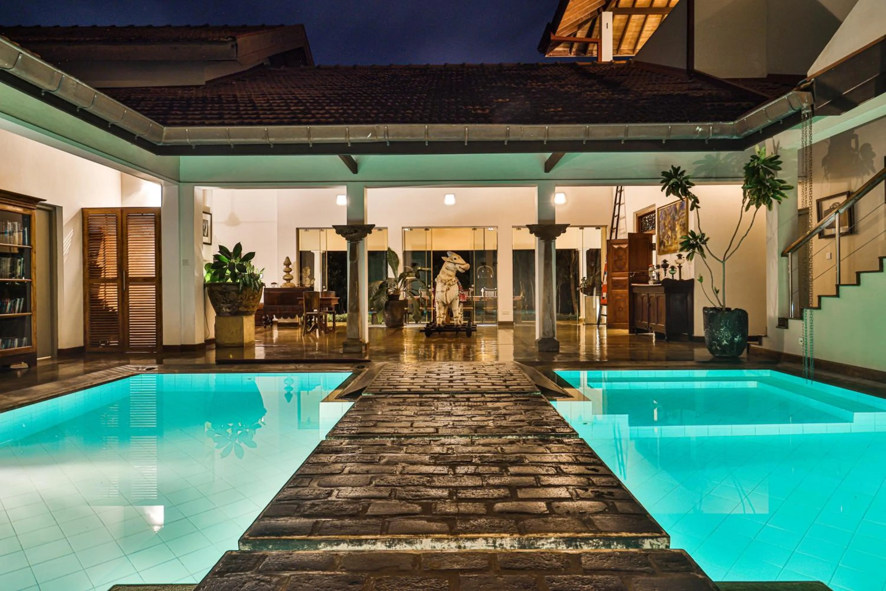 Dining area in Villa Hundira