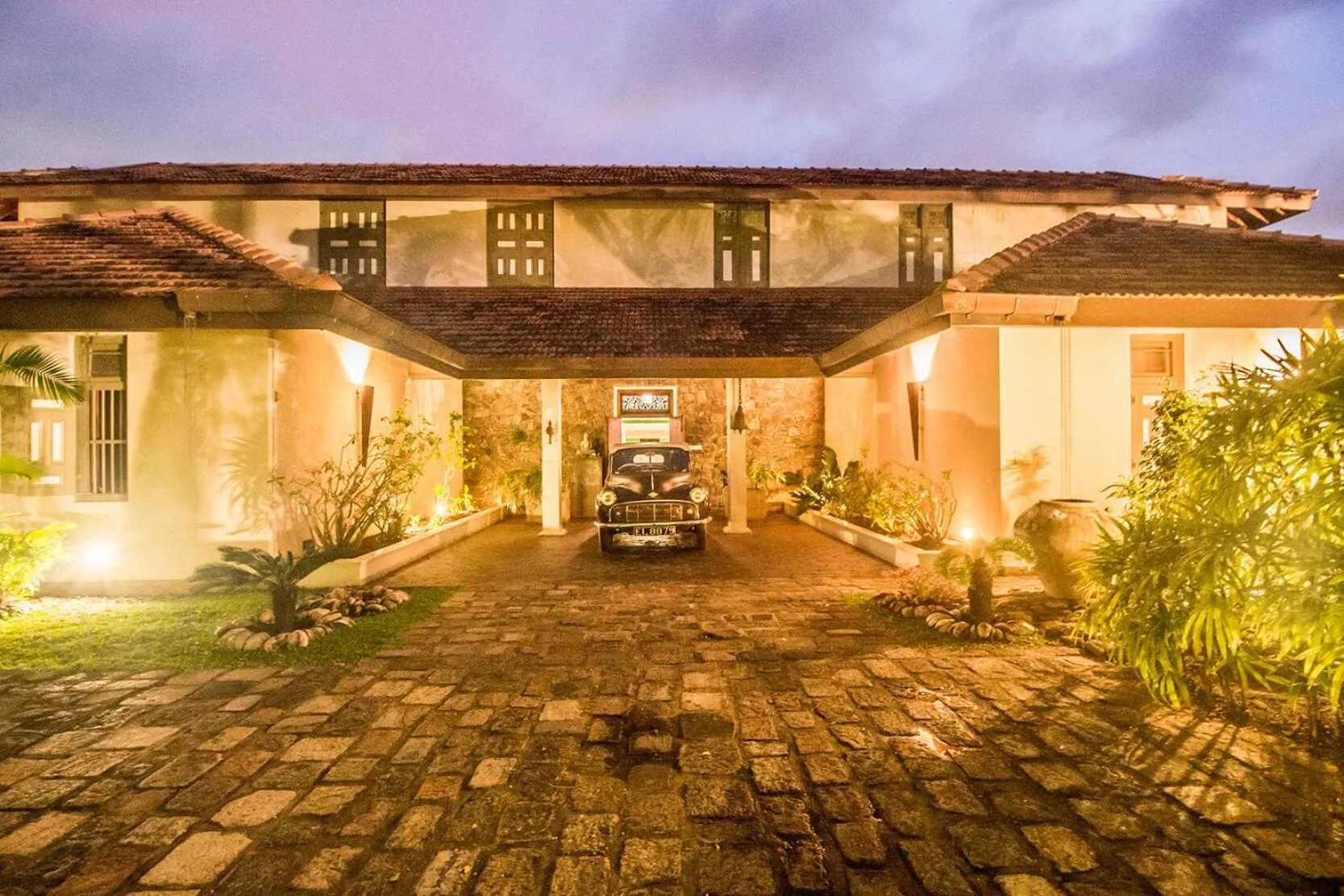 Facade/entrance in Villa Hundira