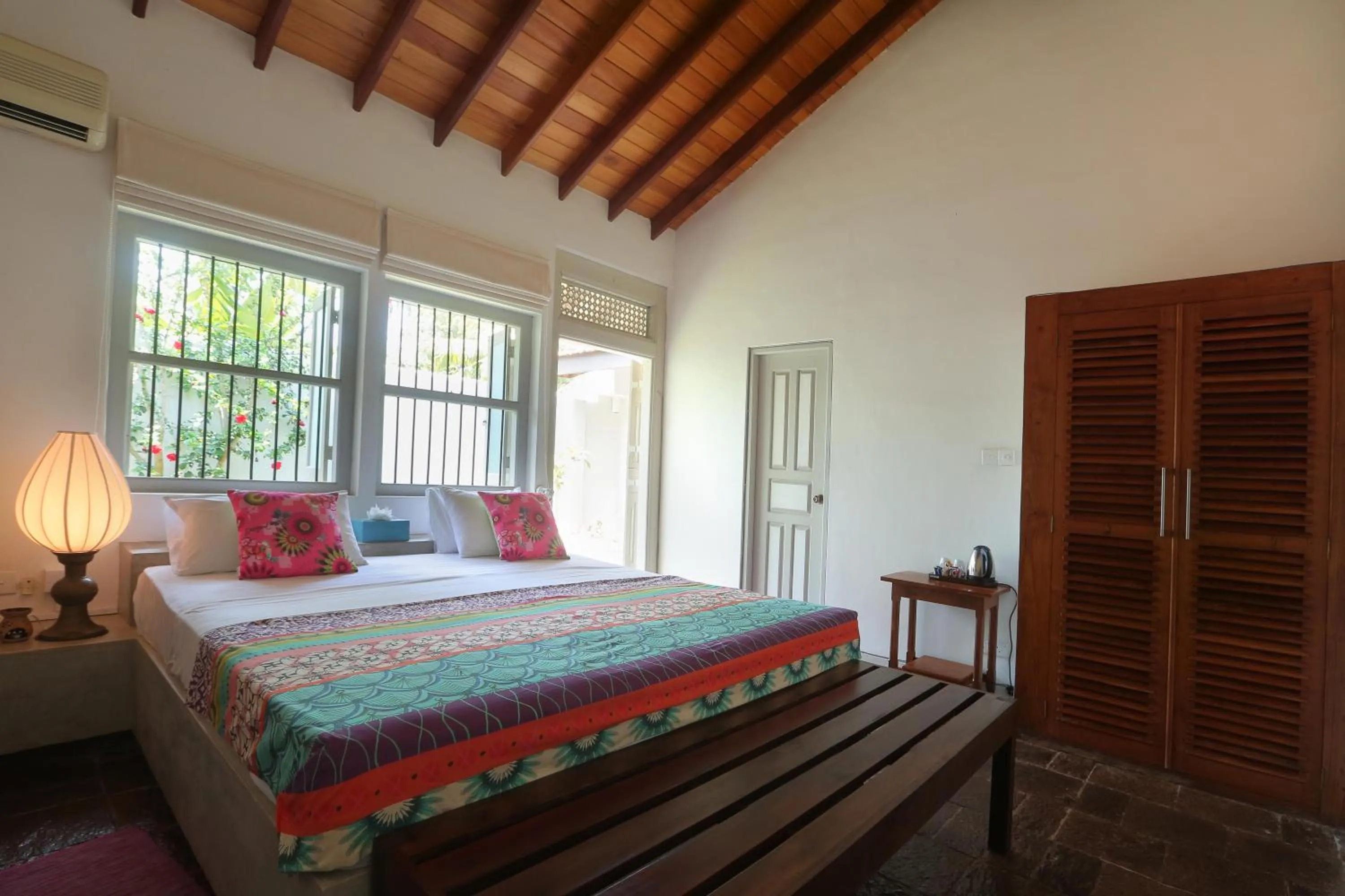 Property building, Bed in Villa Hundira