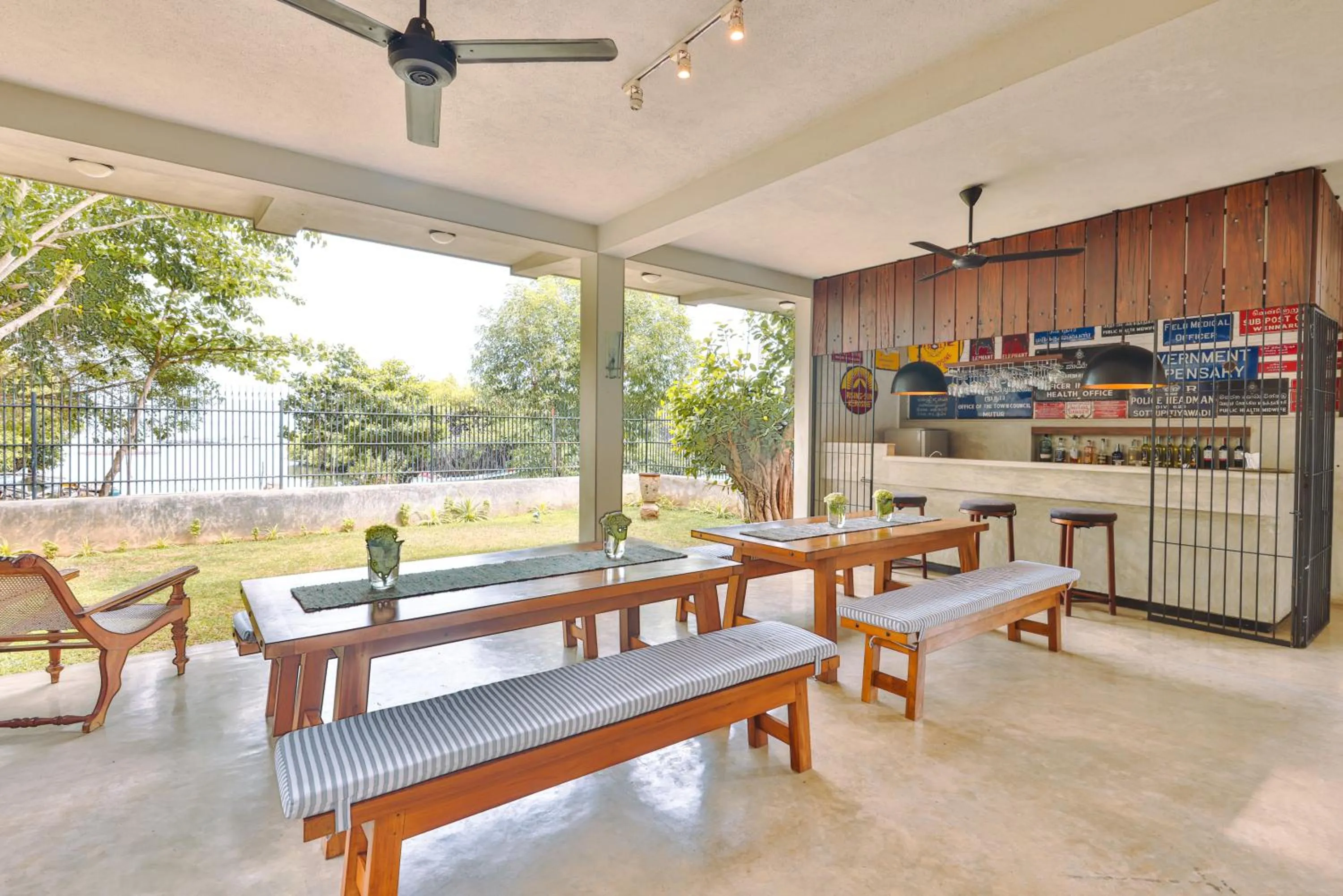 Lounge or bar in Villa Hundira