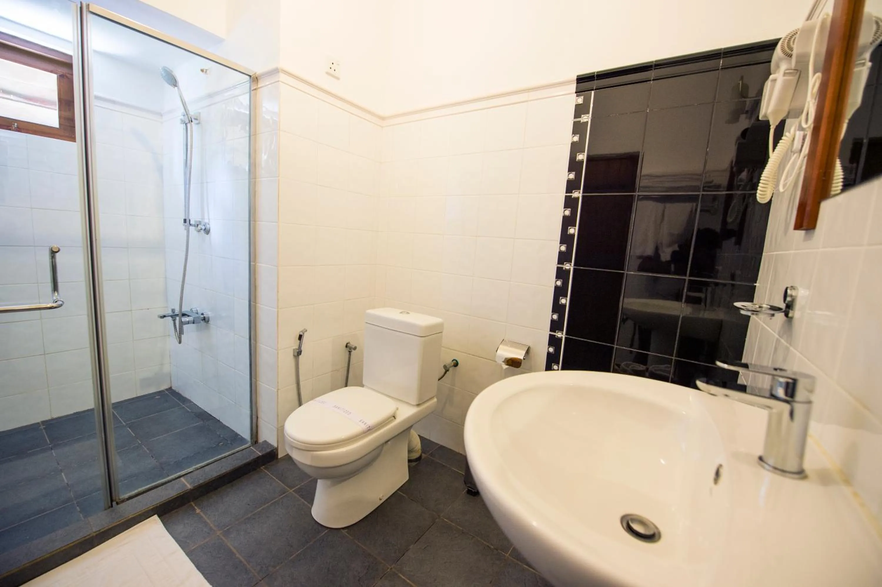 Bathroom in Kalu's Hideaway Udawalawe