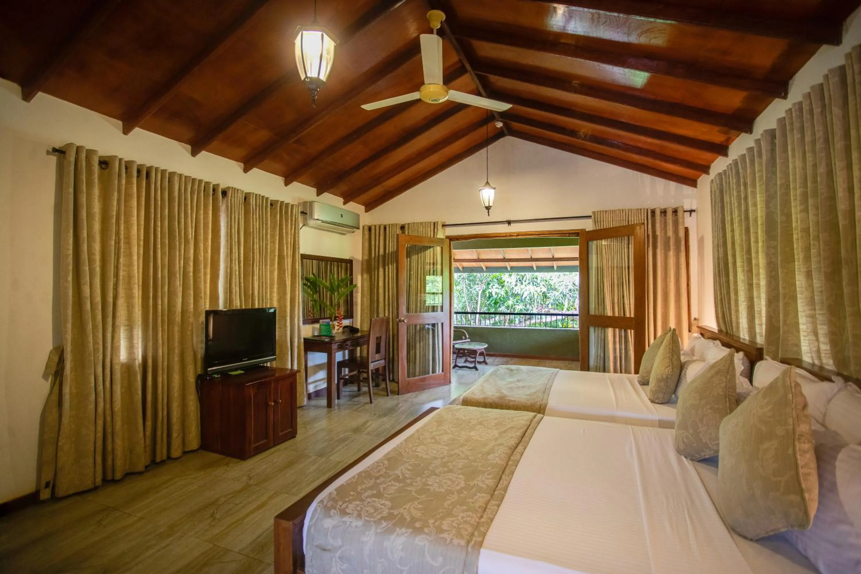Photo of the whole room, Bed in Kalu's Hideaway Udawalawe
