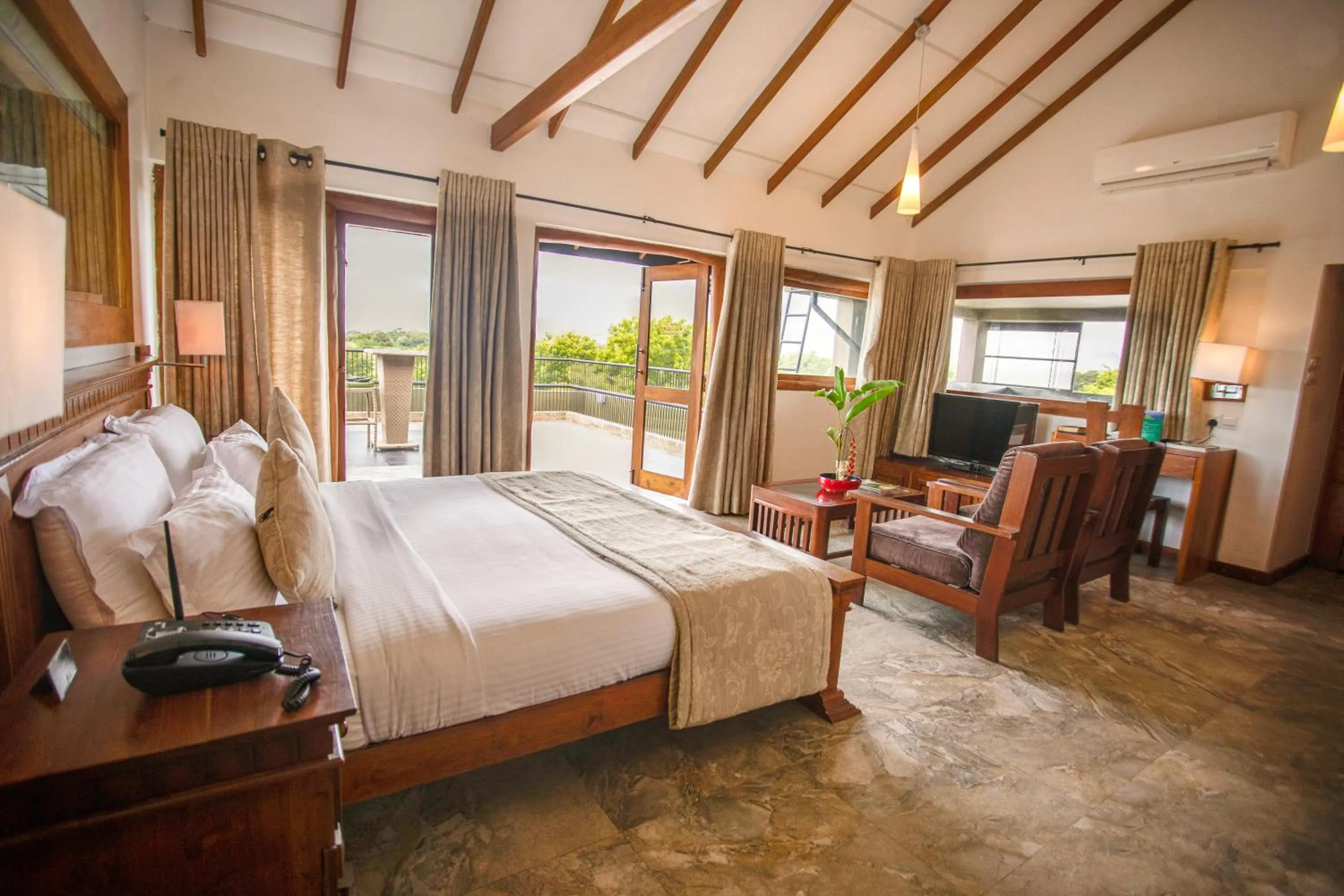 Photo of the whole room, Bed in Kalu's Hideaway Udawalawe