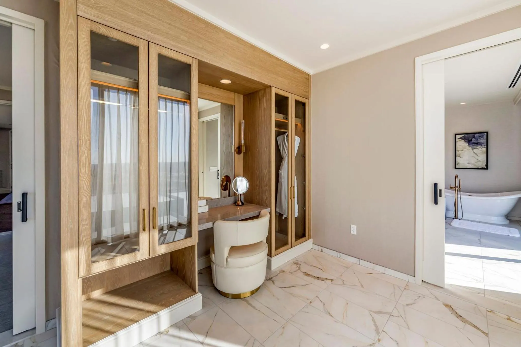 Photo of the whole room, Bed in Omni Oklahoma City Hotel