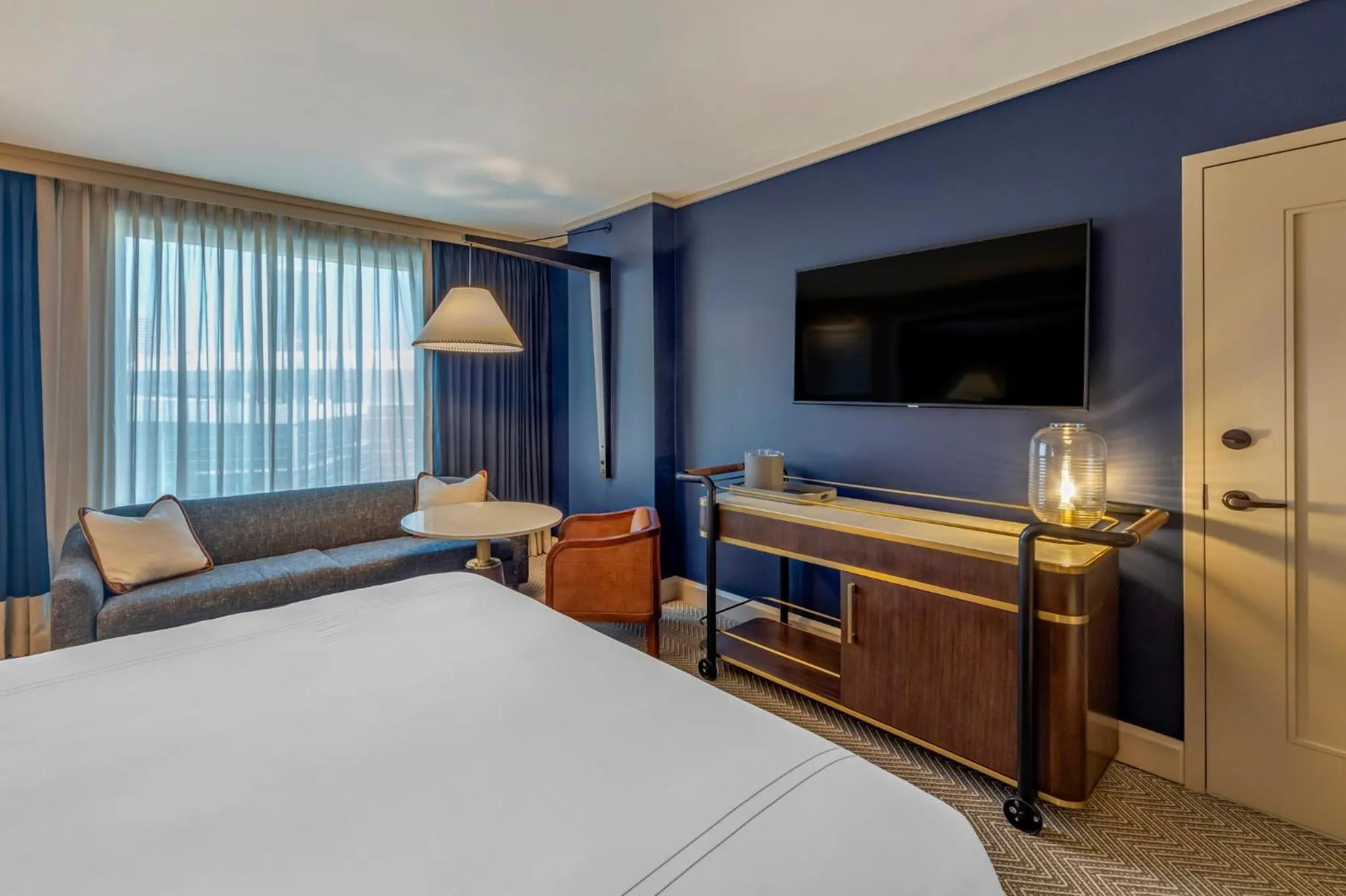 Photo of the whole room, Bed in Omni Oklahoma City Hotel