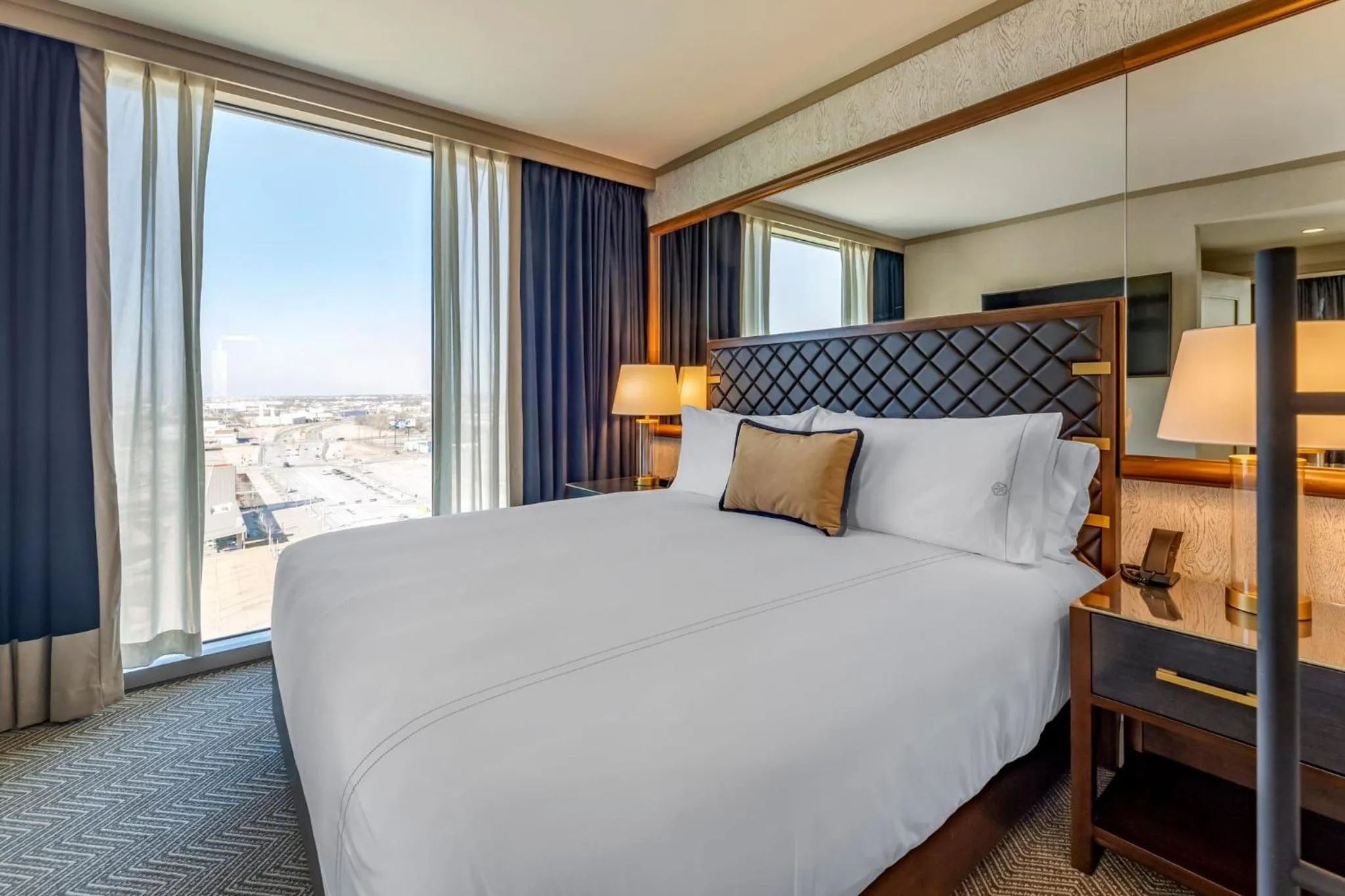 Photo of the whole room, Bed in Omni Oklahoma City Hotel