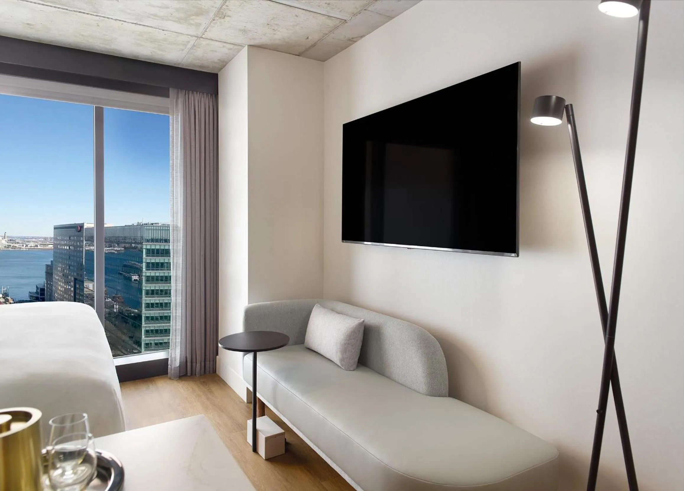 Bedroom in Omni Boston Hotel at the Seaport