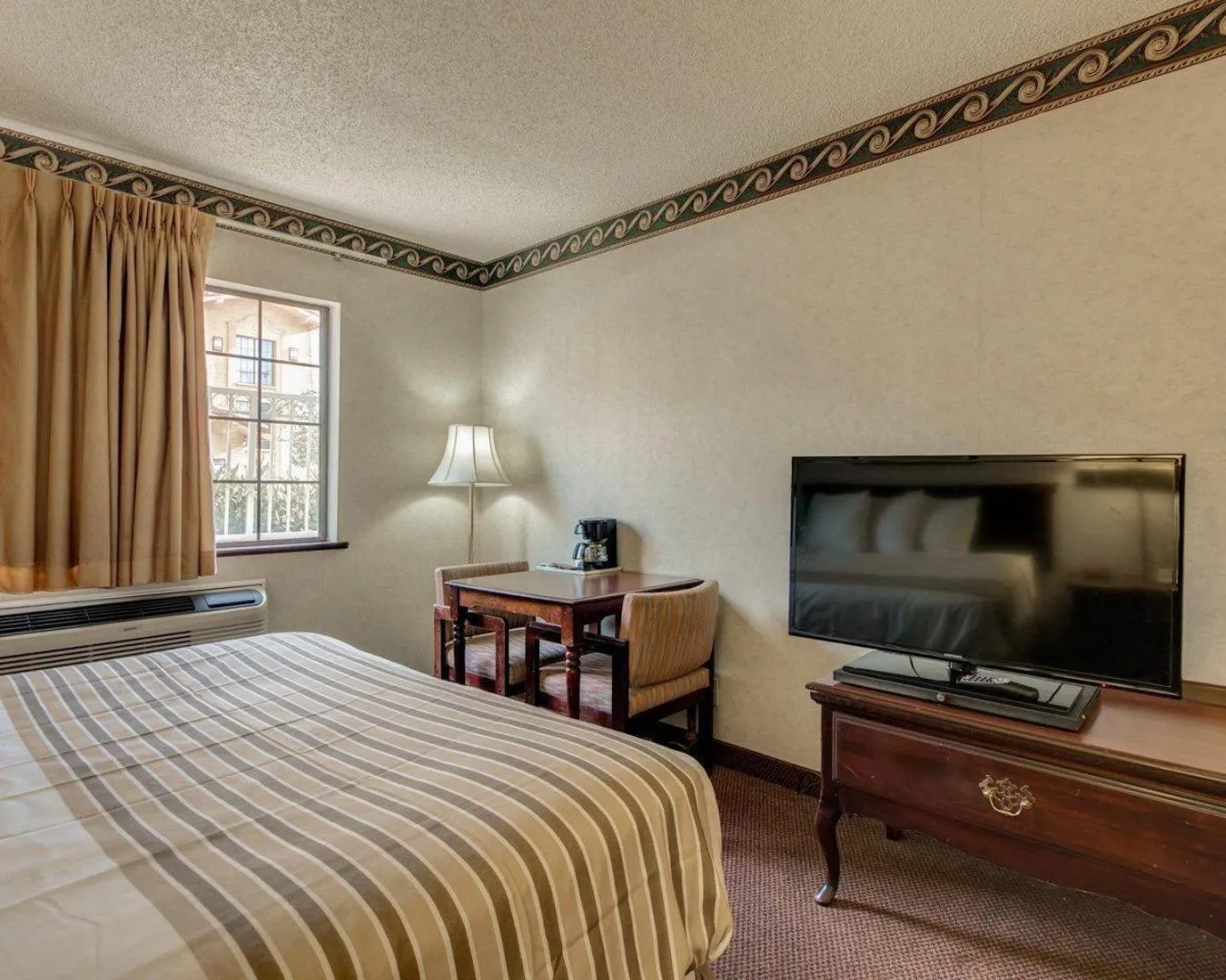 Bedroom in Econo Lodge Inn & Suites El Paso West