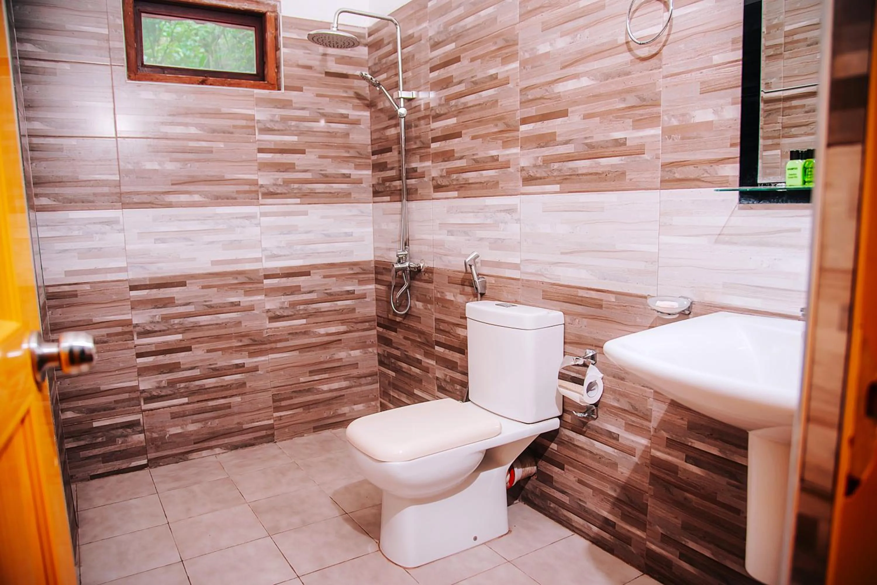 Shower in Freedom Guest Inn Ella