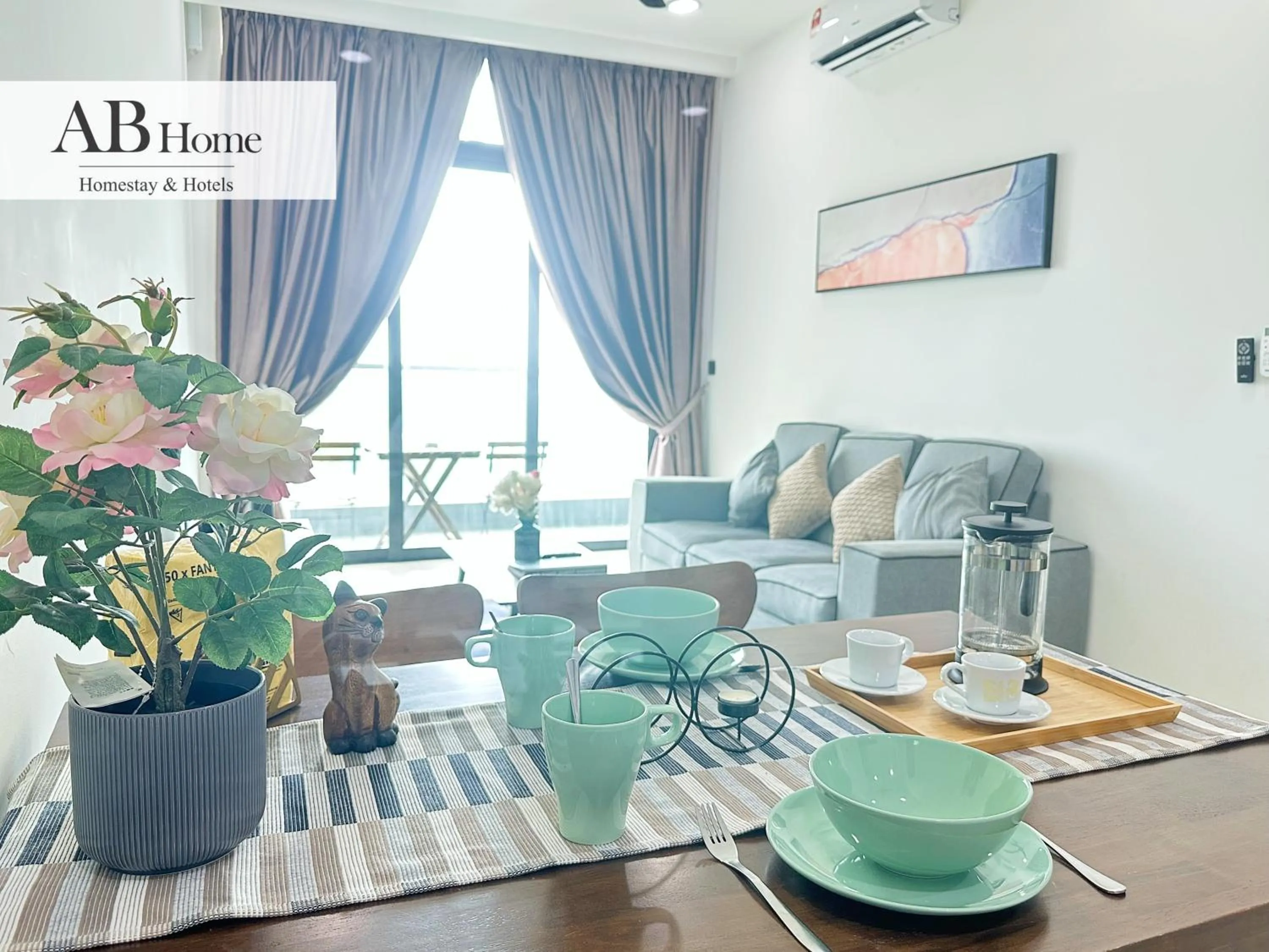 Dining area in ABHOME "JAPAN SUITE" #GreenHaven #Olympic Pool #360"SeaView #JB