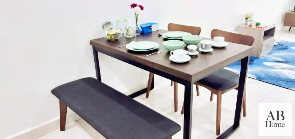 Dining area in ABHOME "JAPAN SUITE" #GreenHaven #Olympic Pool #360"SeaView #JB