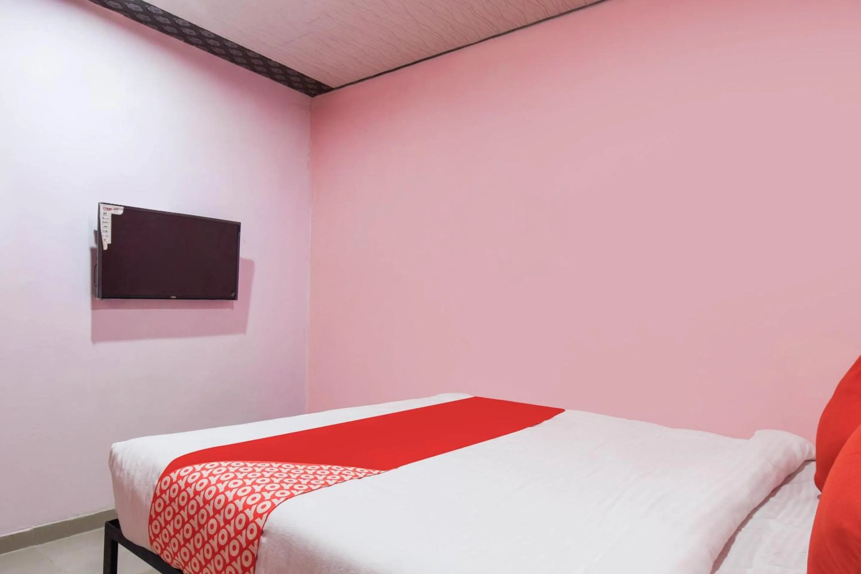 Bedroom, Bed in Hotel O Swastik