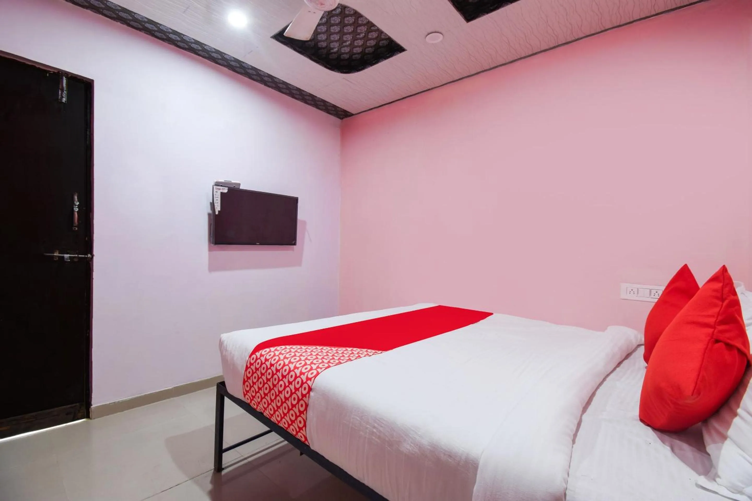 Bedroom, Bed in Hotel O Swastik