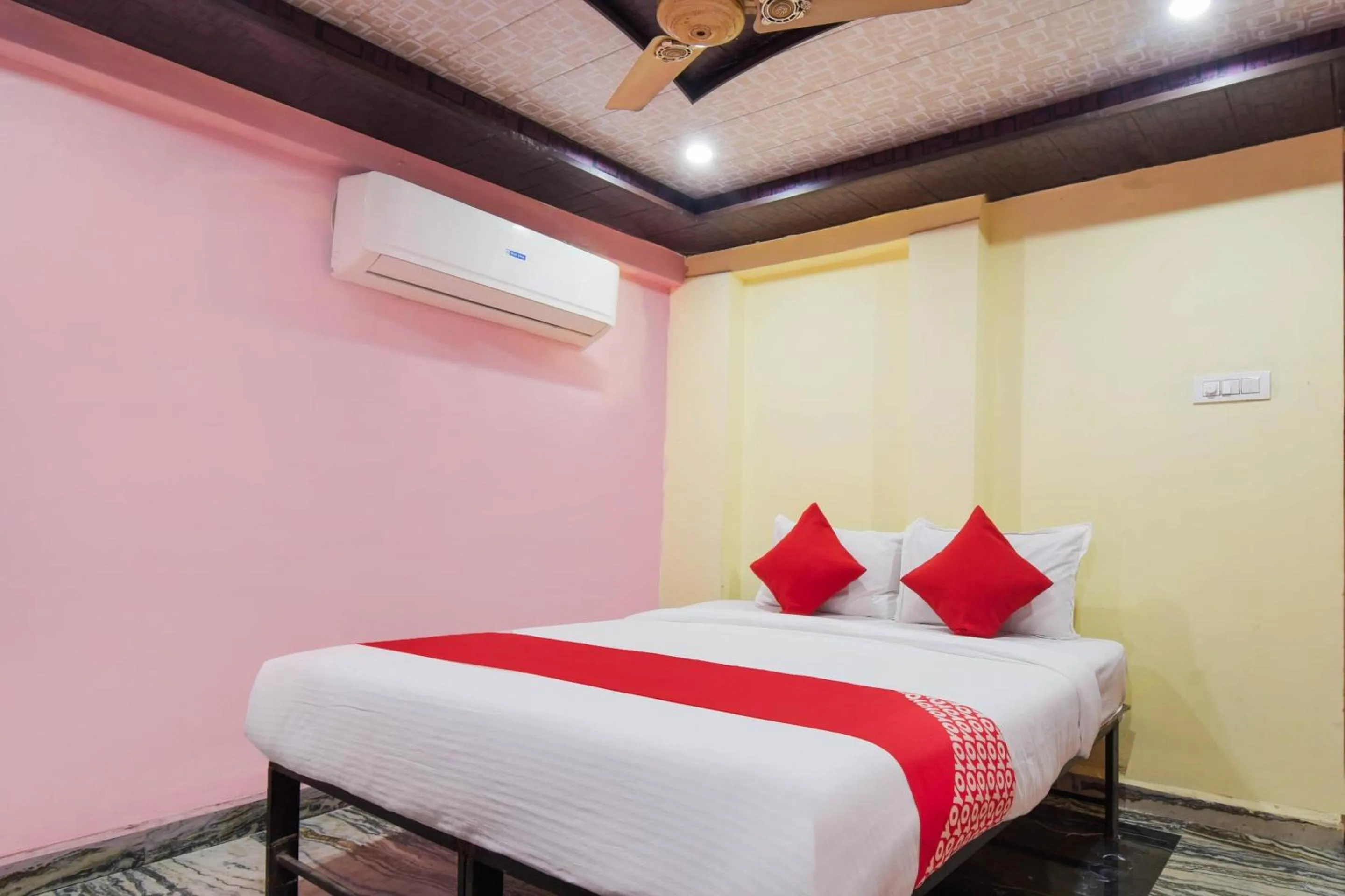 Bedroom, Bed in Hotel O Swastik