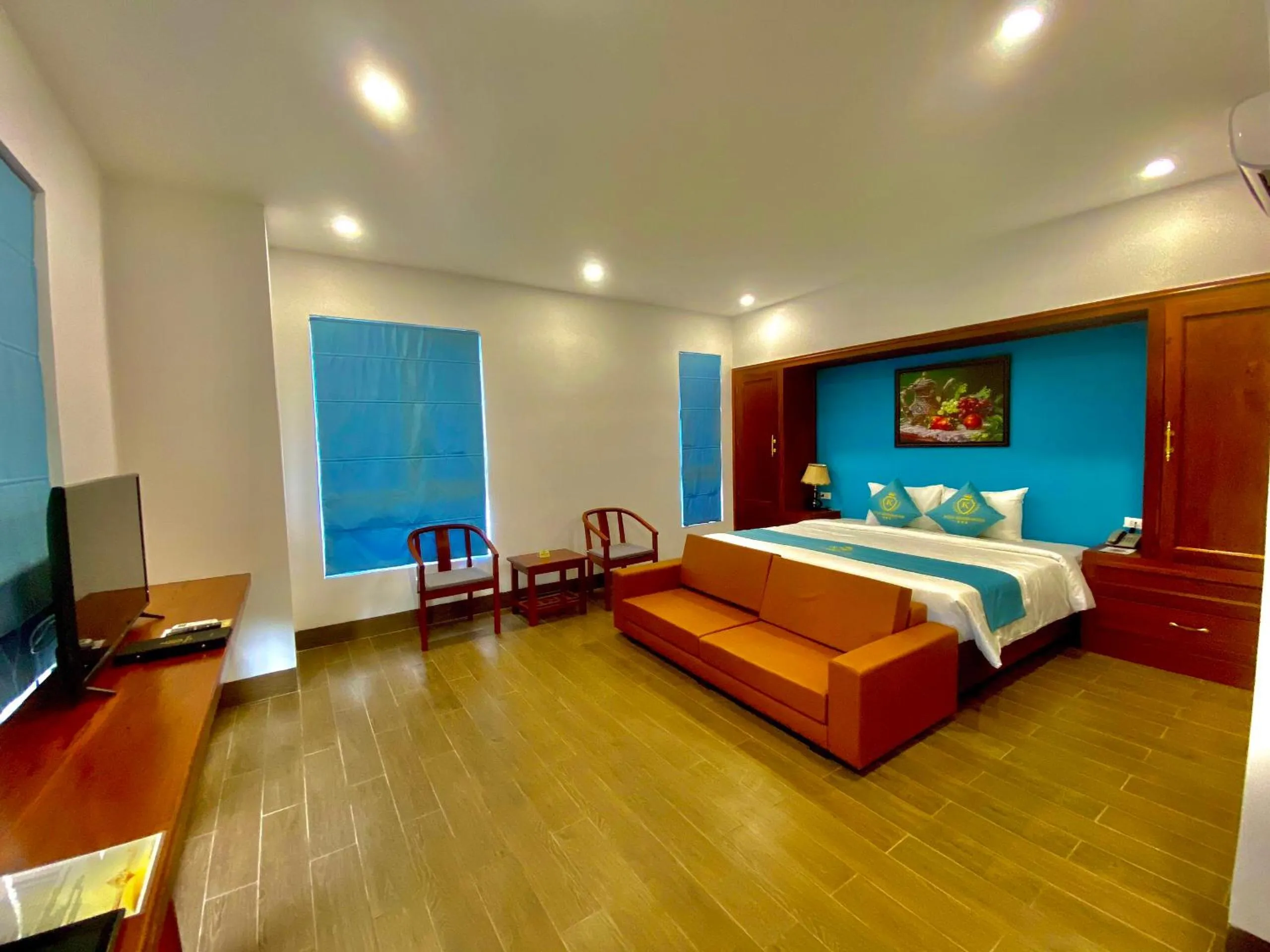 Living room, Bed in Royal Khanh Hotel