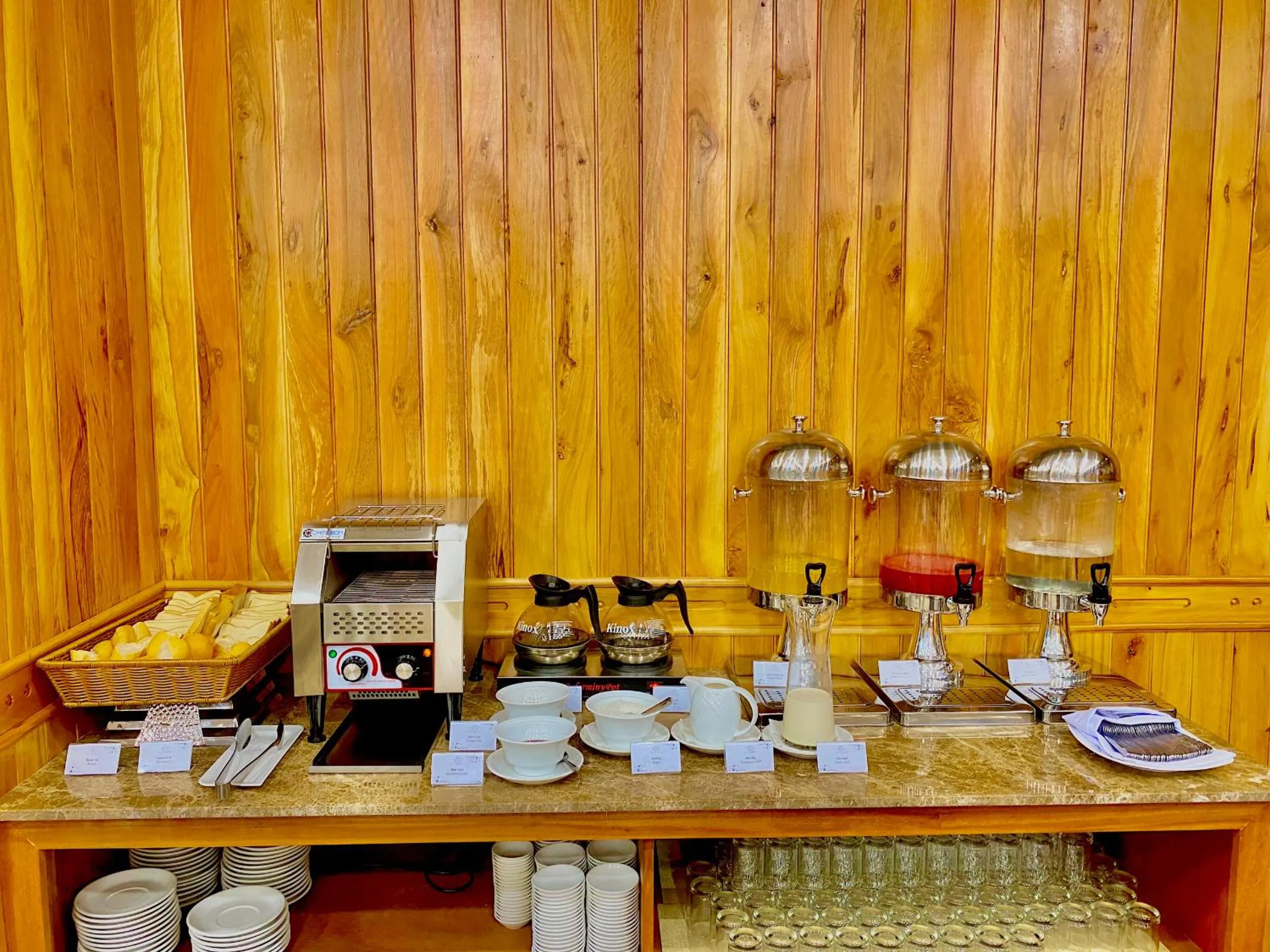 Food and drinks in Royal Khanh Hotel