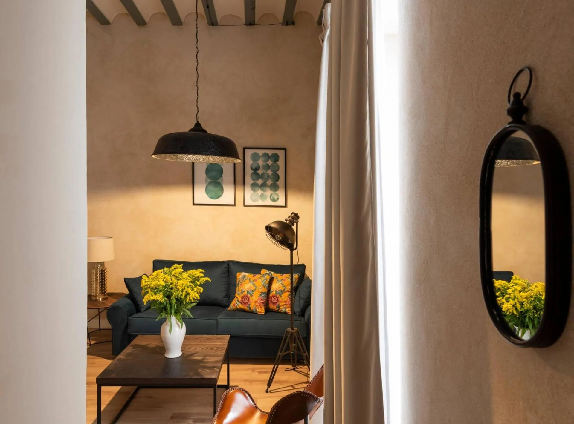 Living room in Casa Sevilla 1855 Suites by Época