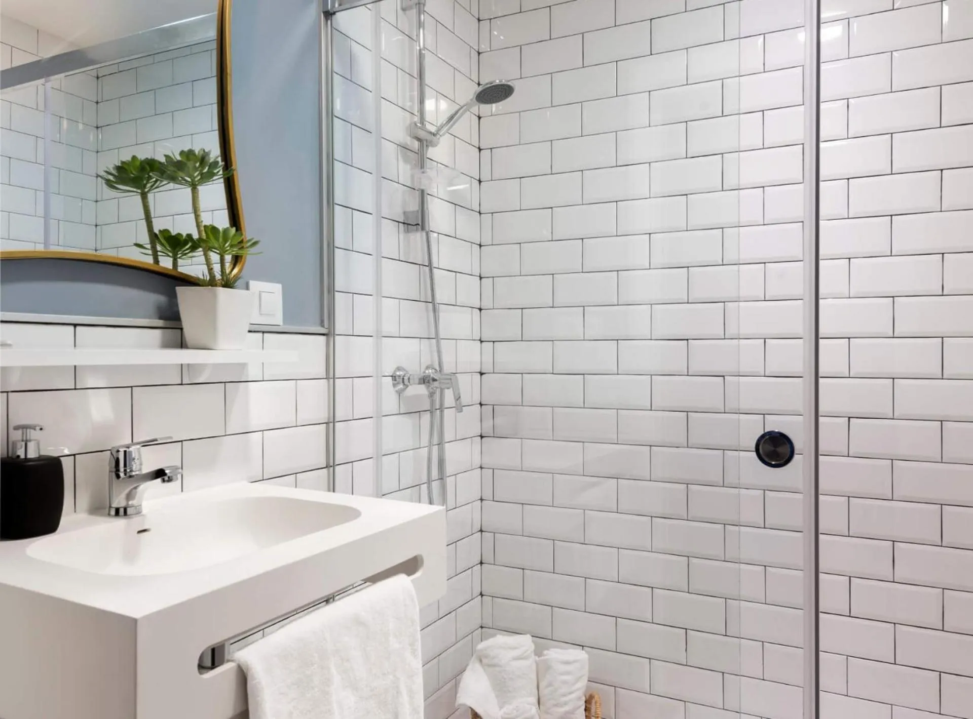 Bathroom in Casa Sevilla 1855 Suites by Época