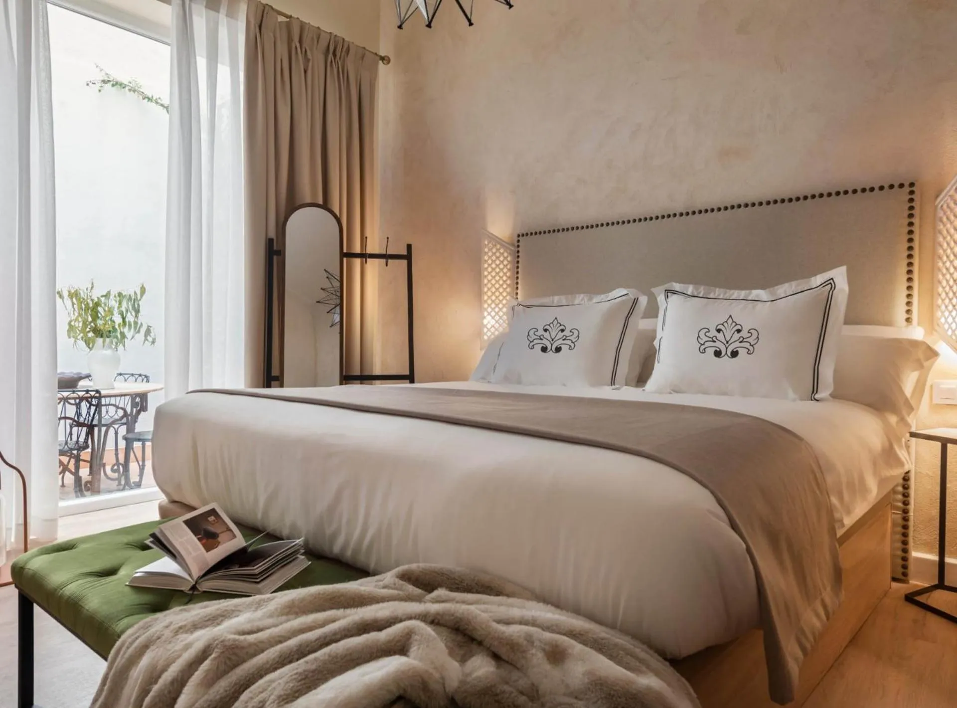 Bed in Casa Sevilla 1855 Suites by Época