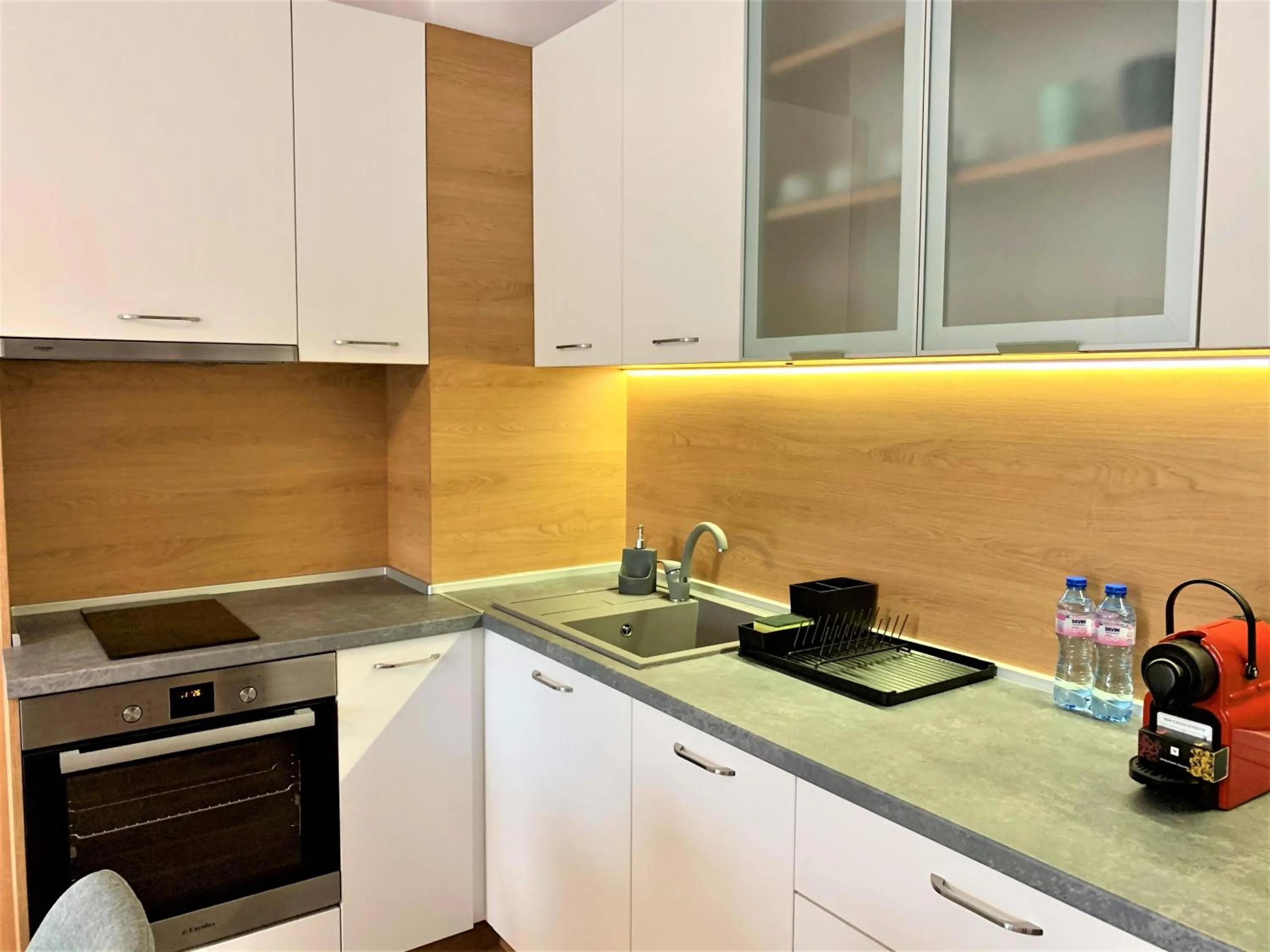 Kitchen or kitchenette in Gardenia Apartments