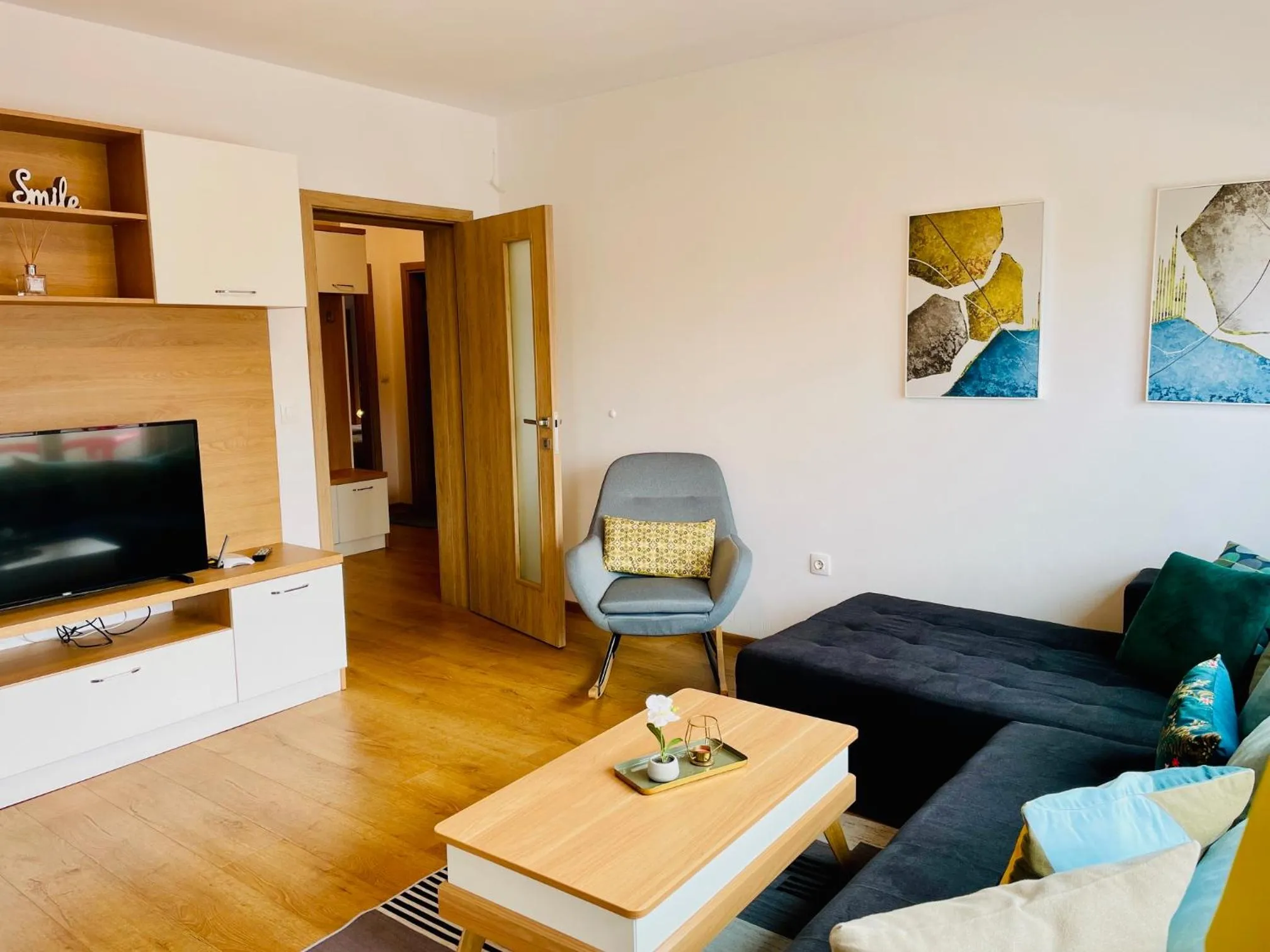 Communal lounge/ TV room in Gardenia Apartments