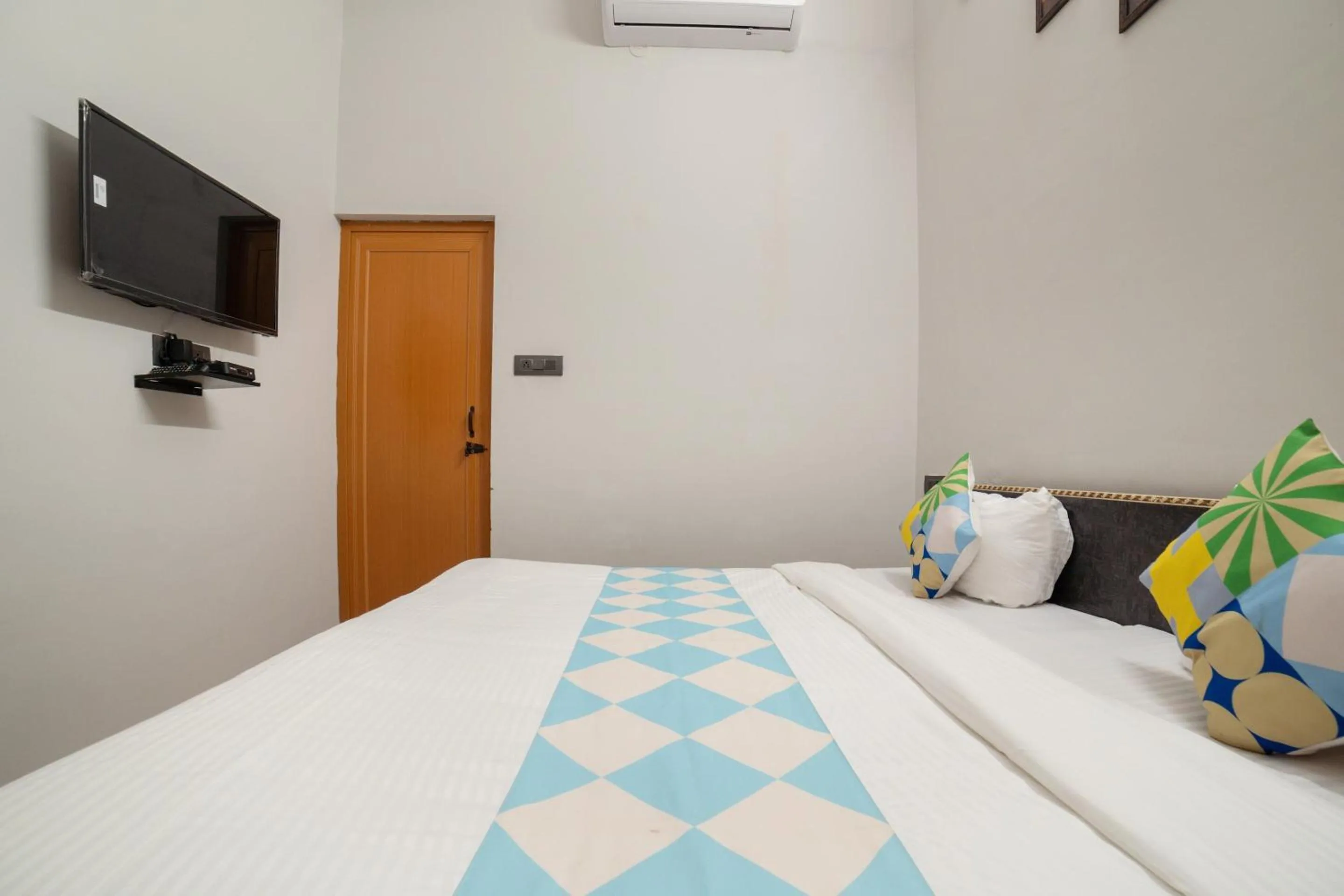 Bedroom, Bed in Hotel O Home Gautam Homestay