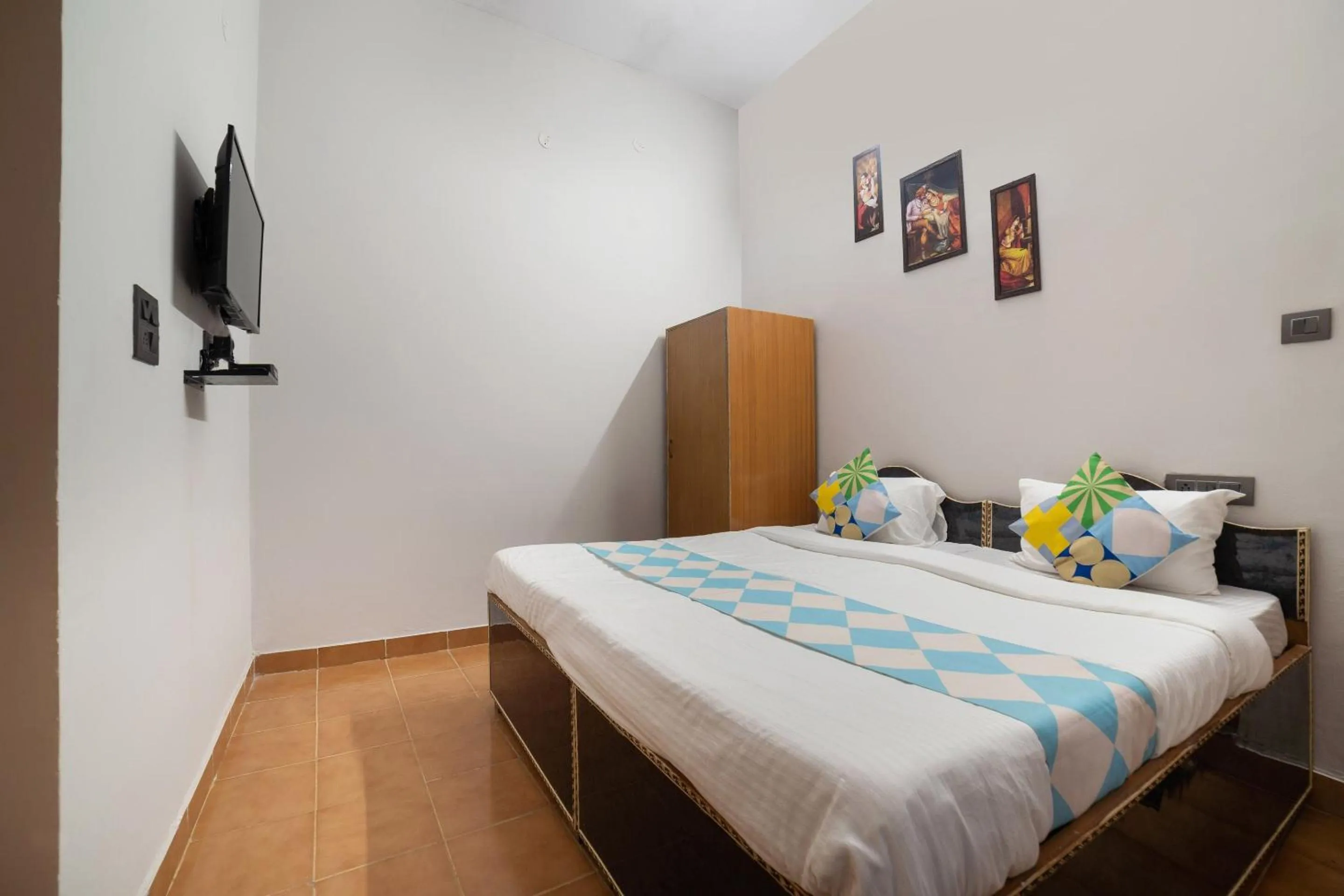 Bedroom, Bed in Hotel O Home Gautam Homestay