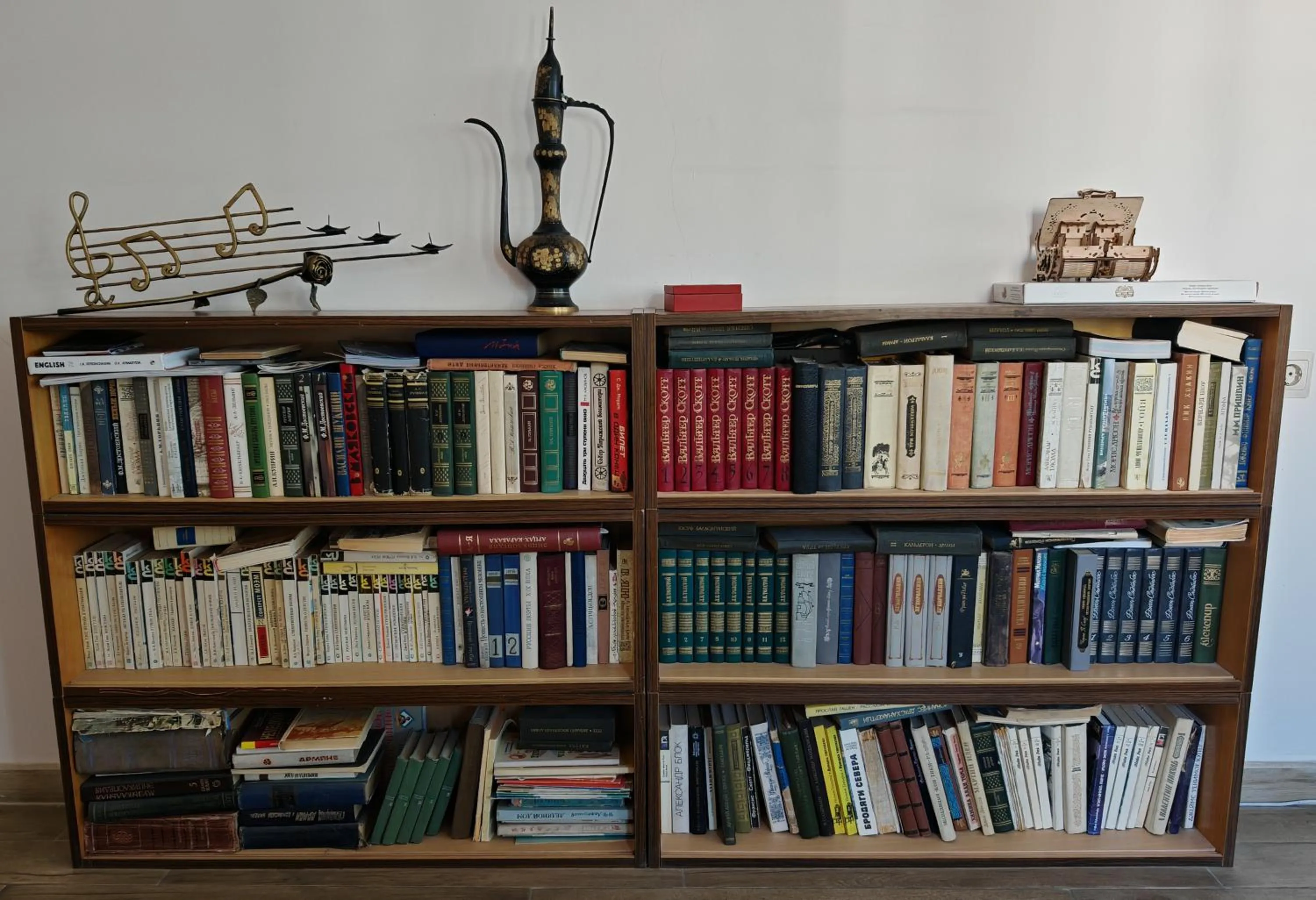 Library in Blur Inn Gallery