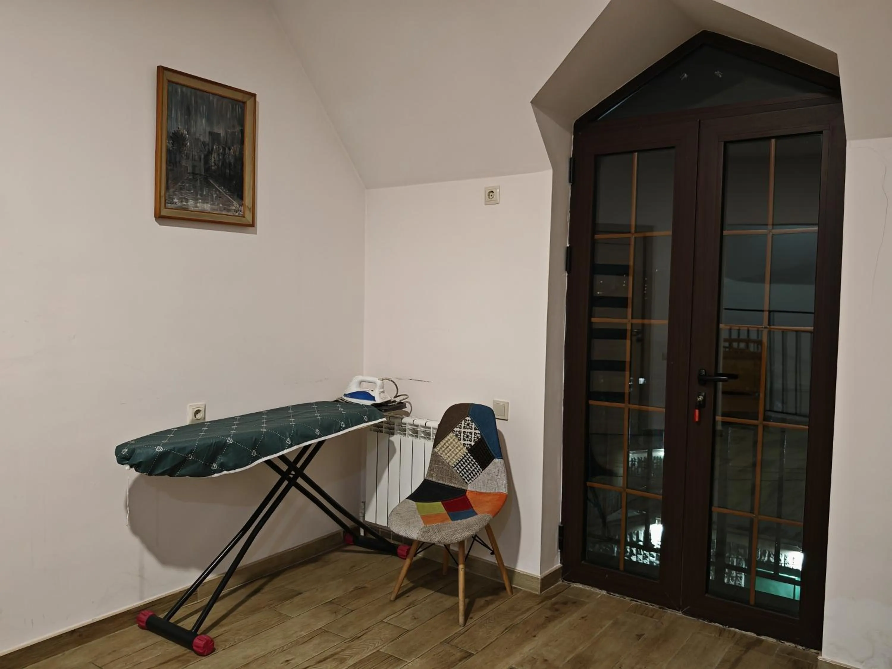 Communal lounge/ TV room in Blur Inn Gallery