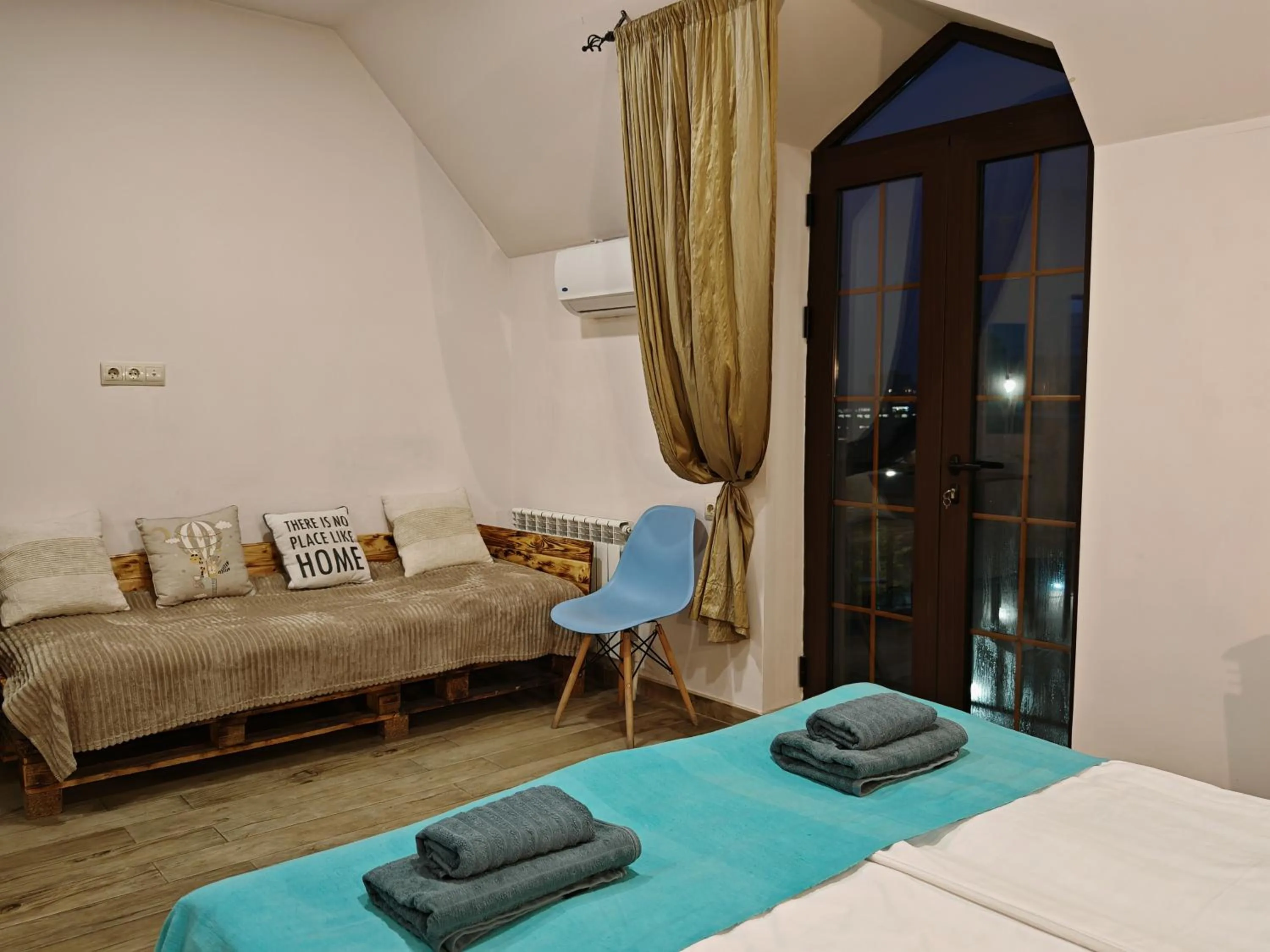 Decorative detail, Bed in Blur Inn Gallery