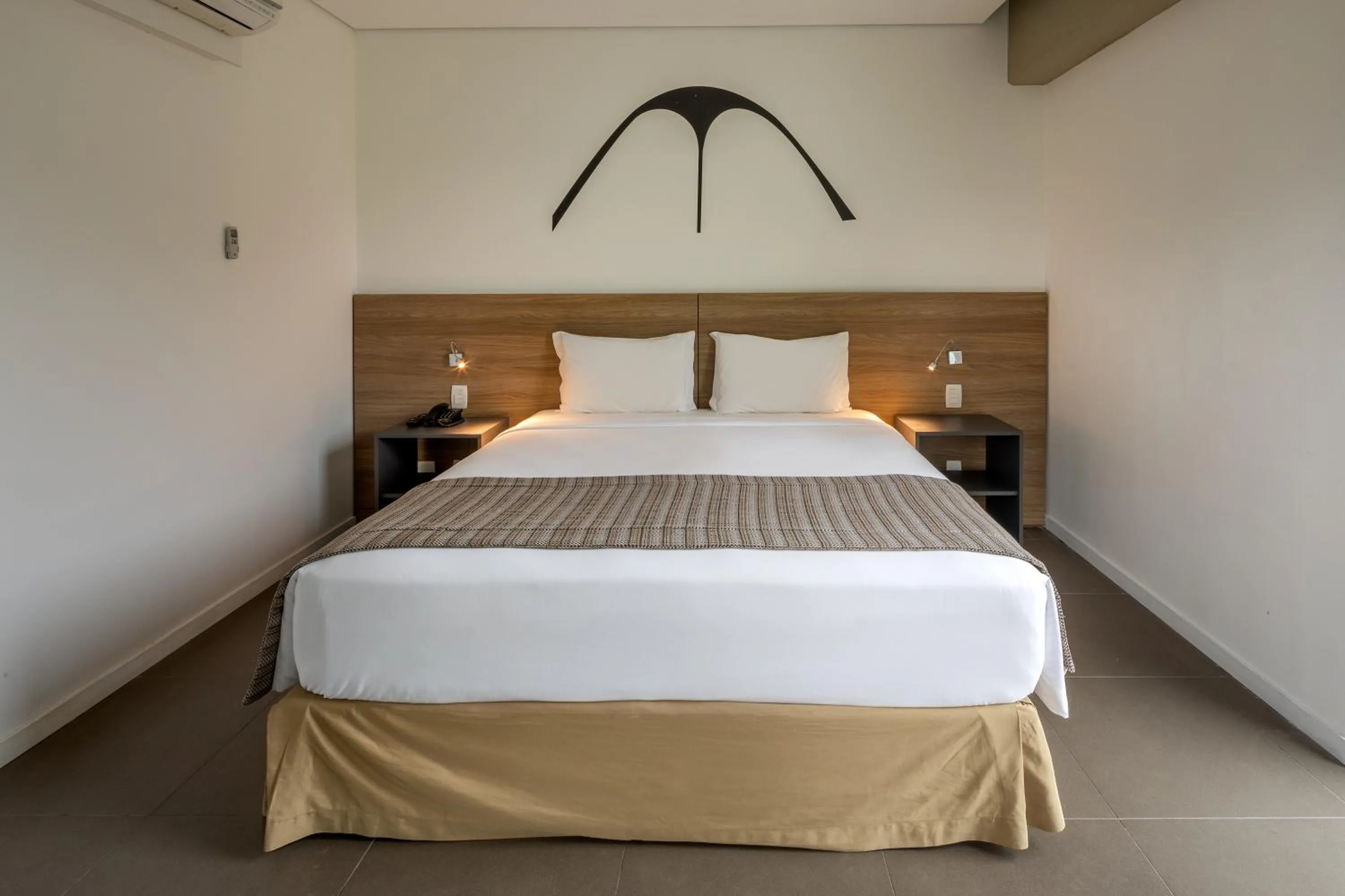 Bed in Linx Galeão by Wish