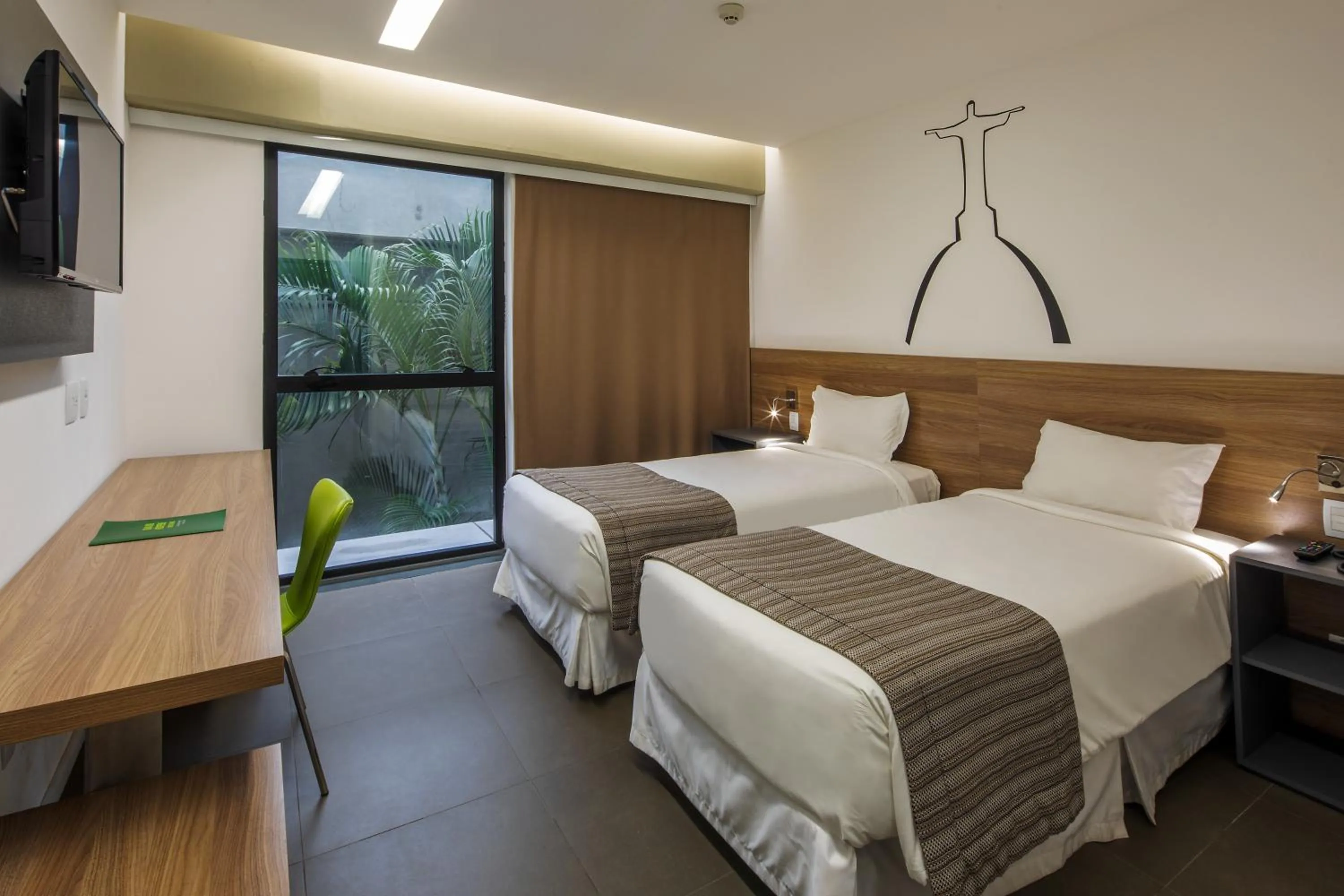 Bed in Linx Galeão by Wish