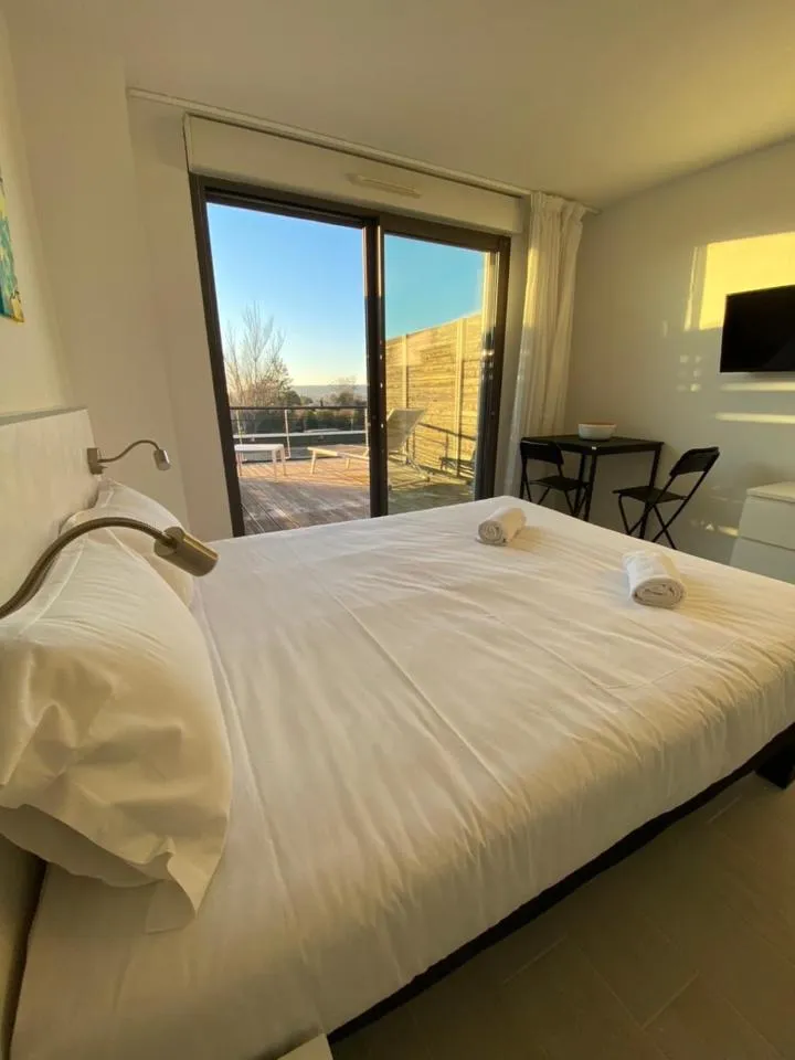 Bed in LES JARDINS D'ATHENA