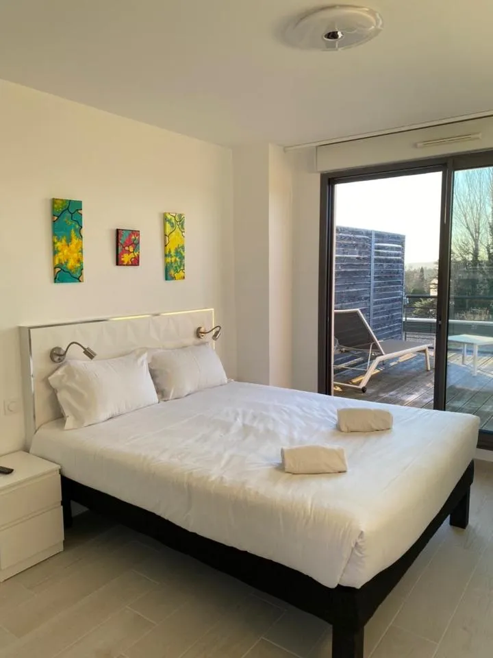 Bed in LES JARDINS D'ATHENA