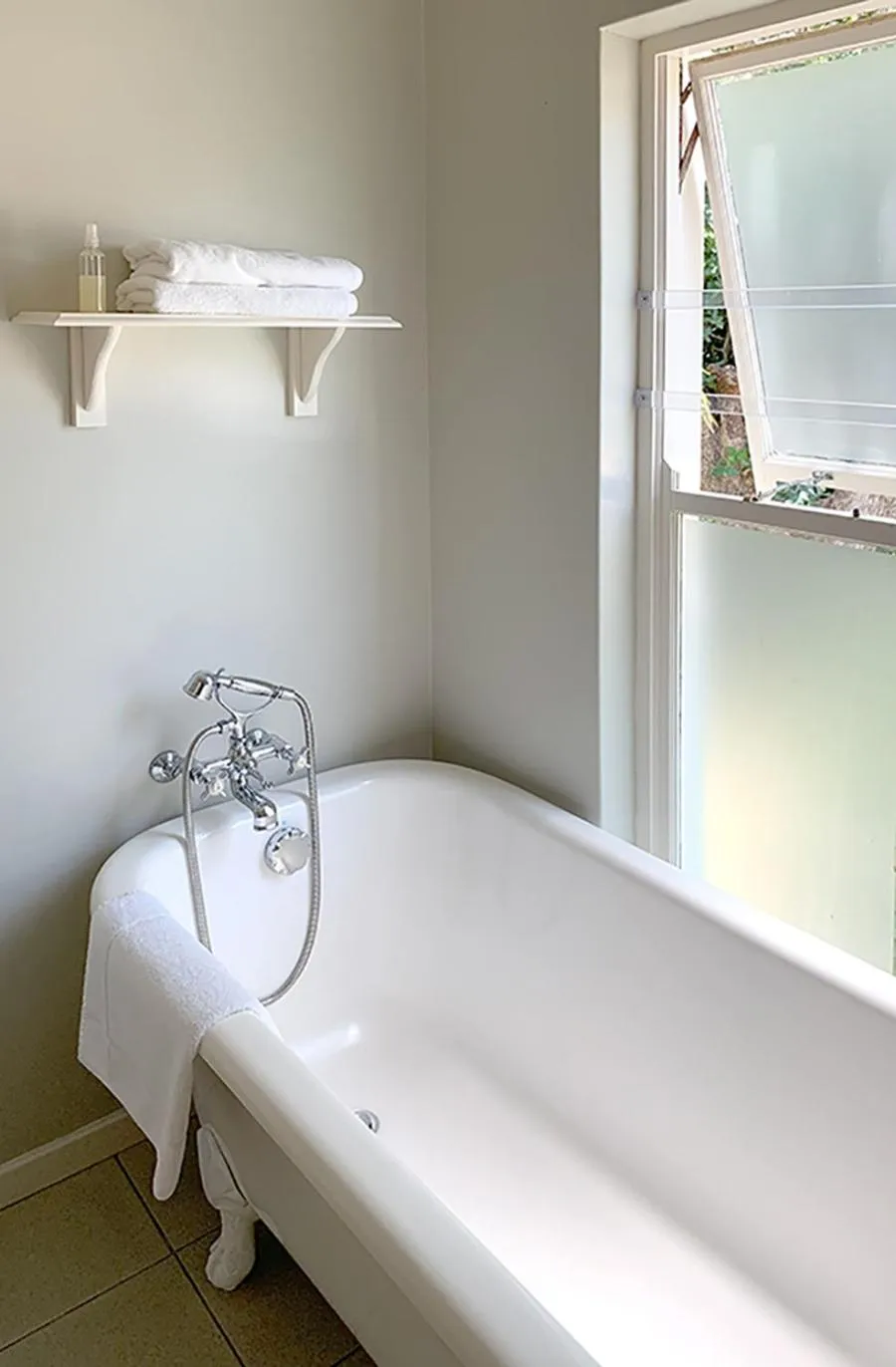 Bath, Bed in Coral Tree Colony Bed & Breakfast