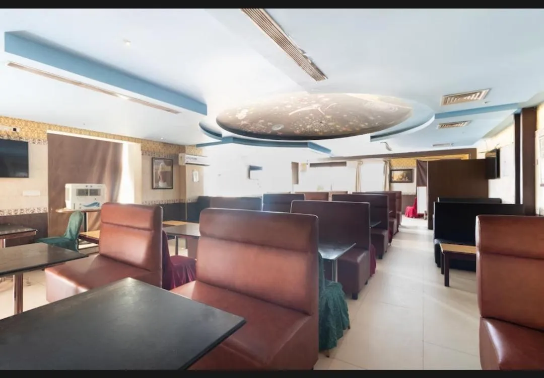 Restaurant/places to eat in Hotel Vassi Palaze