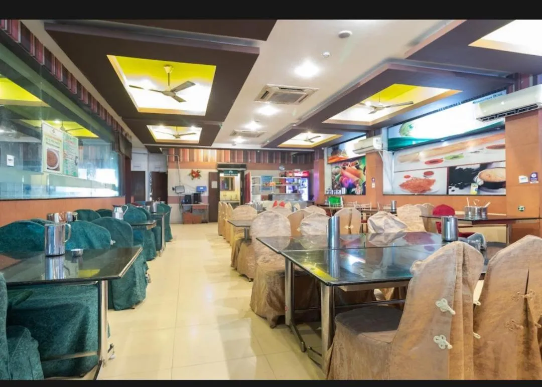 Restaurant/places to eat in Hotel Vassi Palaze