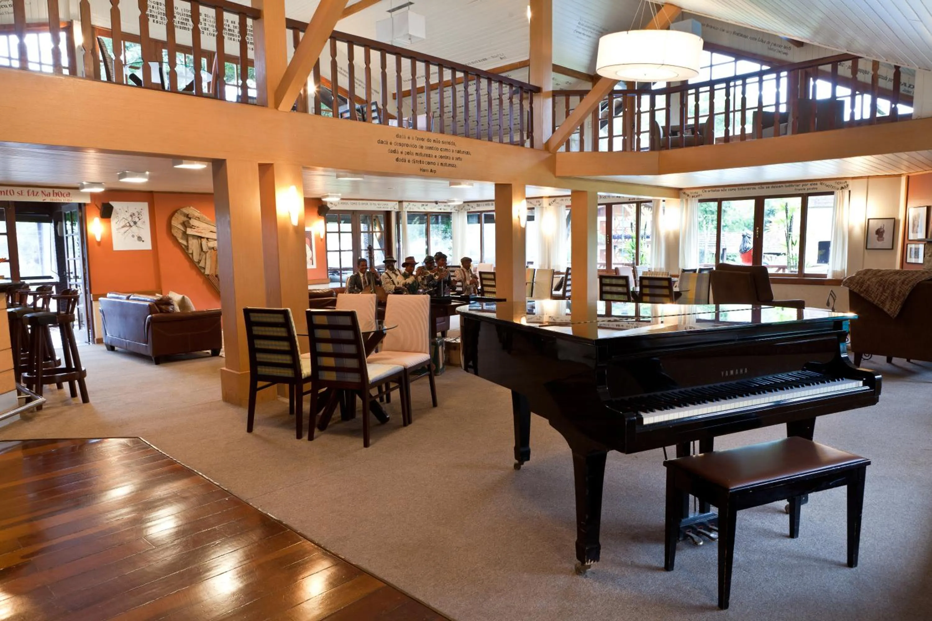 Restaurant/places to eat in Village Le Canton